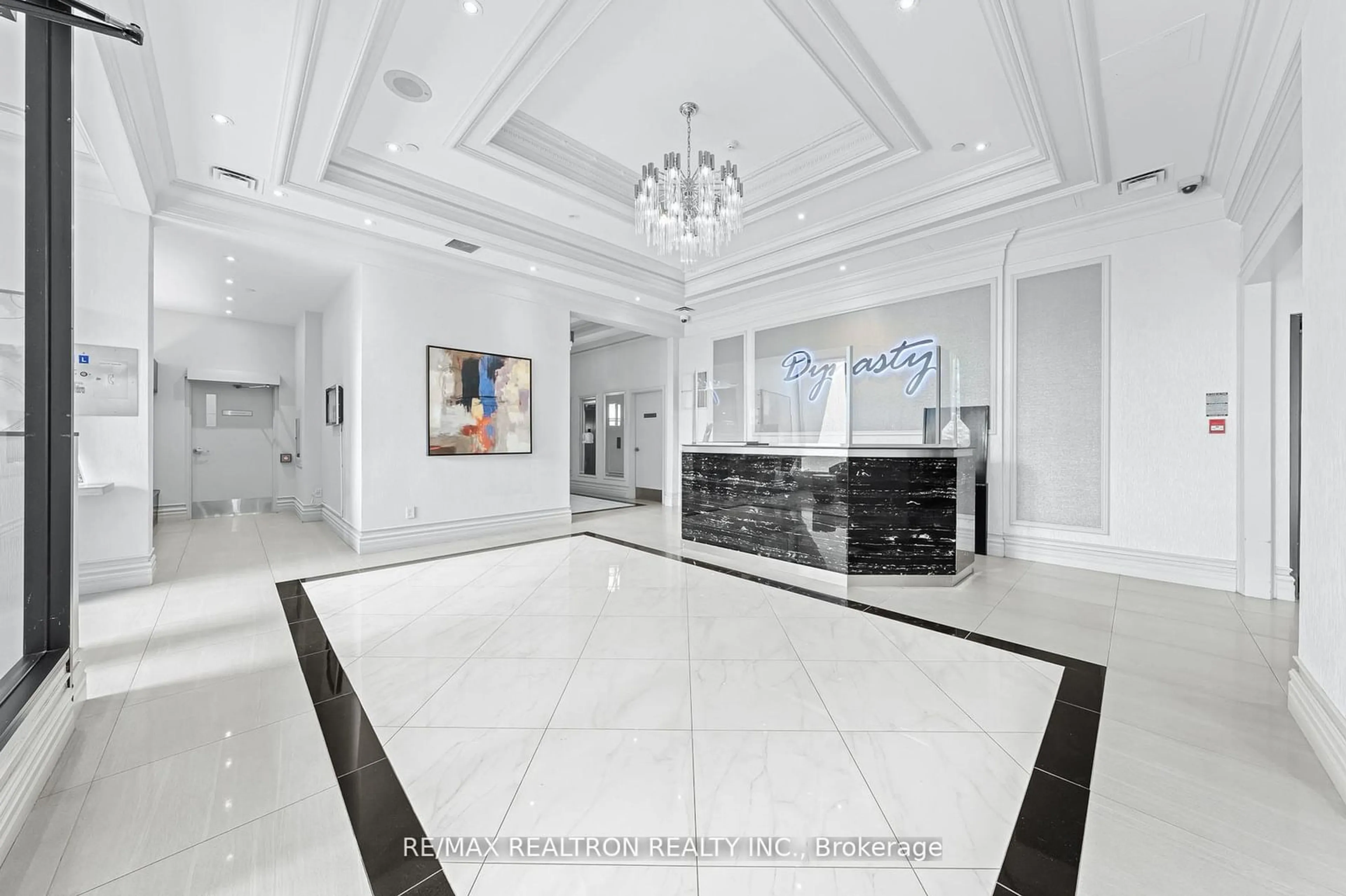 Indoor lobby, ceramic floors for 5460 Yonge St #1209, Toronto Ontario M2N 6K7