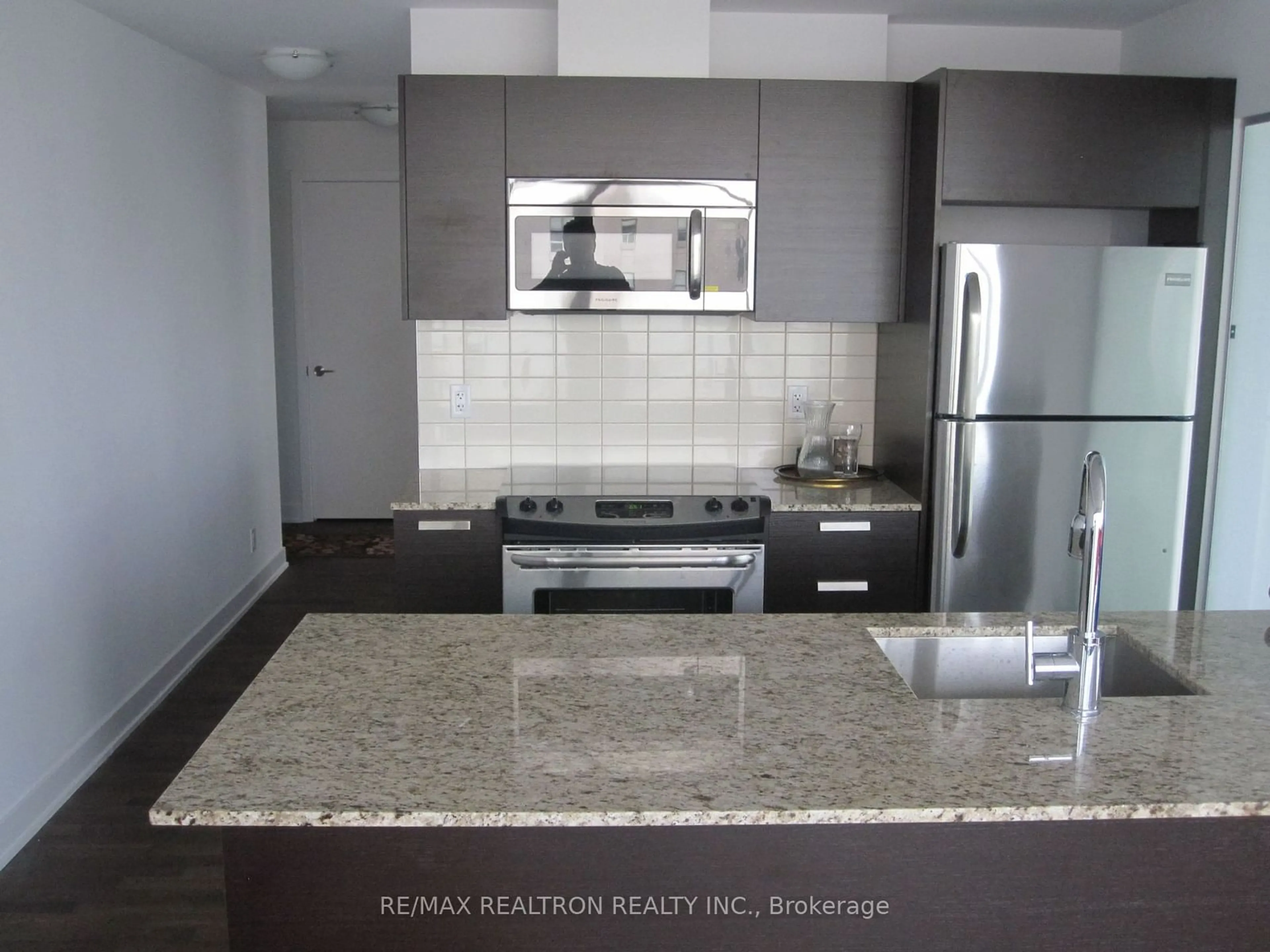 Kitchen, ceramic floors for 1815 Yonge St #1006, Toronto Ontario M4T 2A4