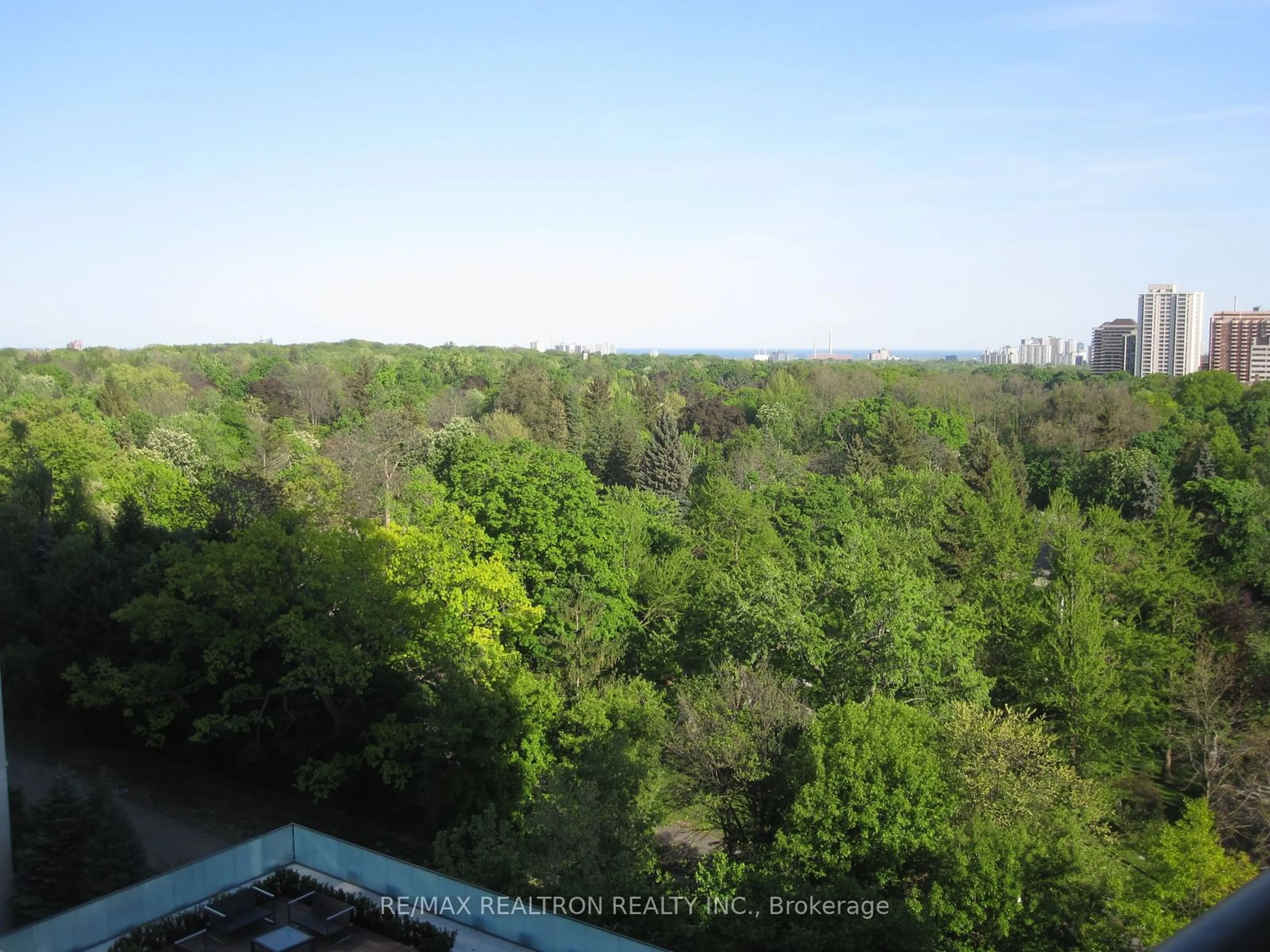 A pic from exterior of the house or condo, the view of lake or river for 1815 Yonge St #1006, Toronto Ontario M4T 2A4