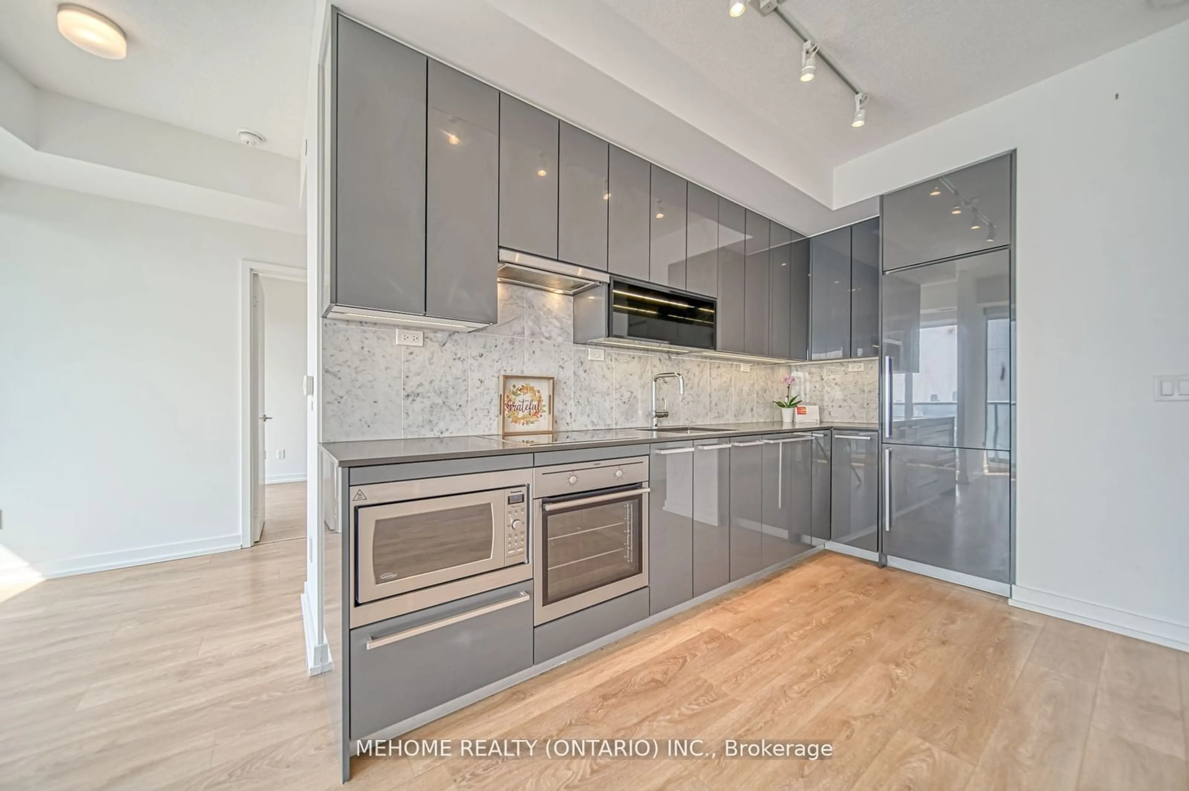 Open concept kitchen for 115 Mcmahon Dr #3502, Toronto Ontario M2K 0E3