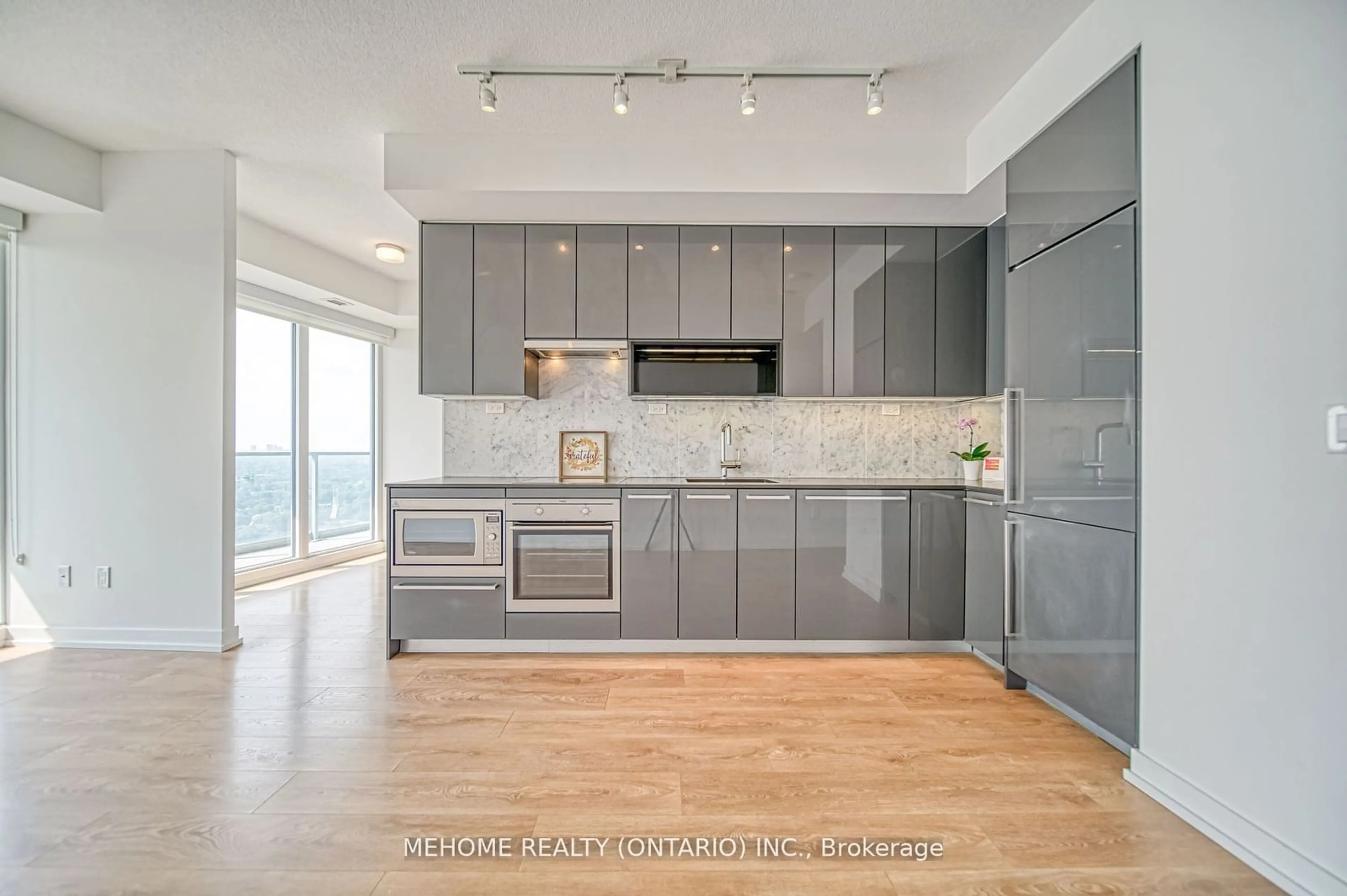 Open concept kitchen for 115 Mcmahon Dr #3502, Toronto Ontario M2K 0E3