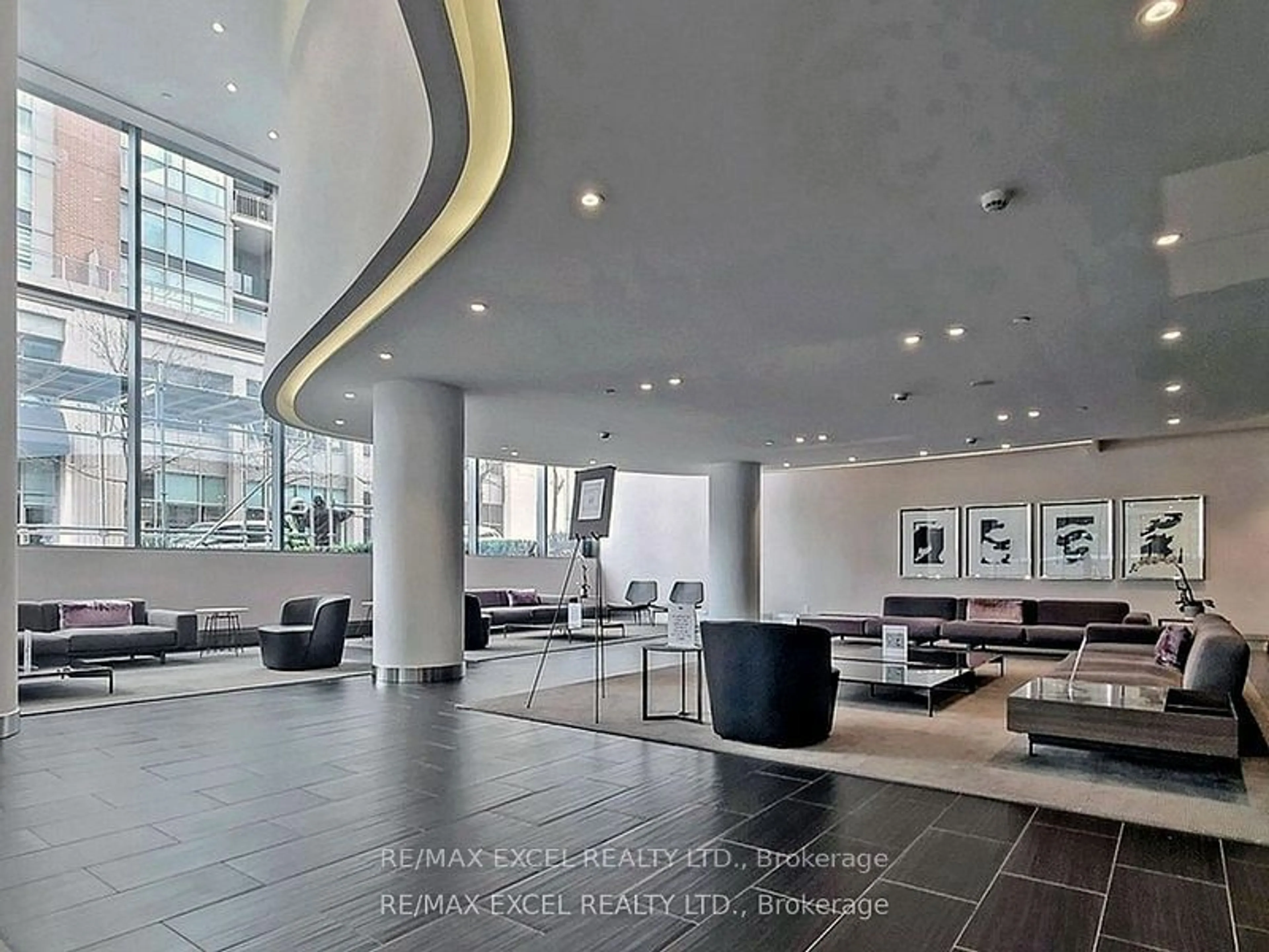 Indoor lobby, ceramic floors for 1815 Yonge St #2005, Toronto Ontario M4T 2A4