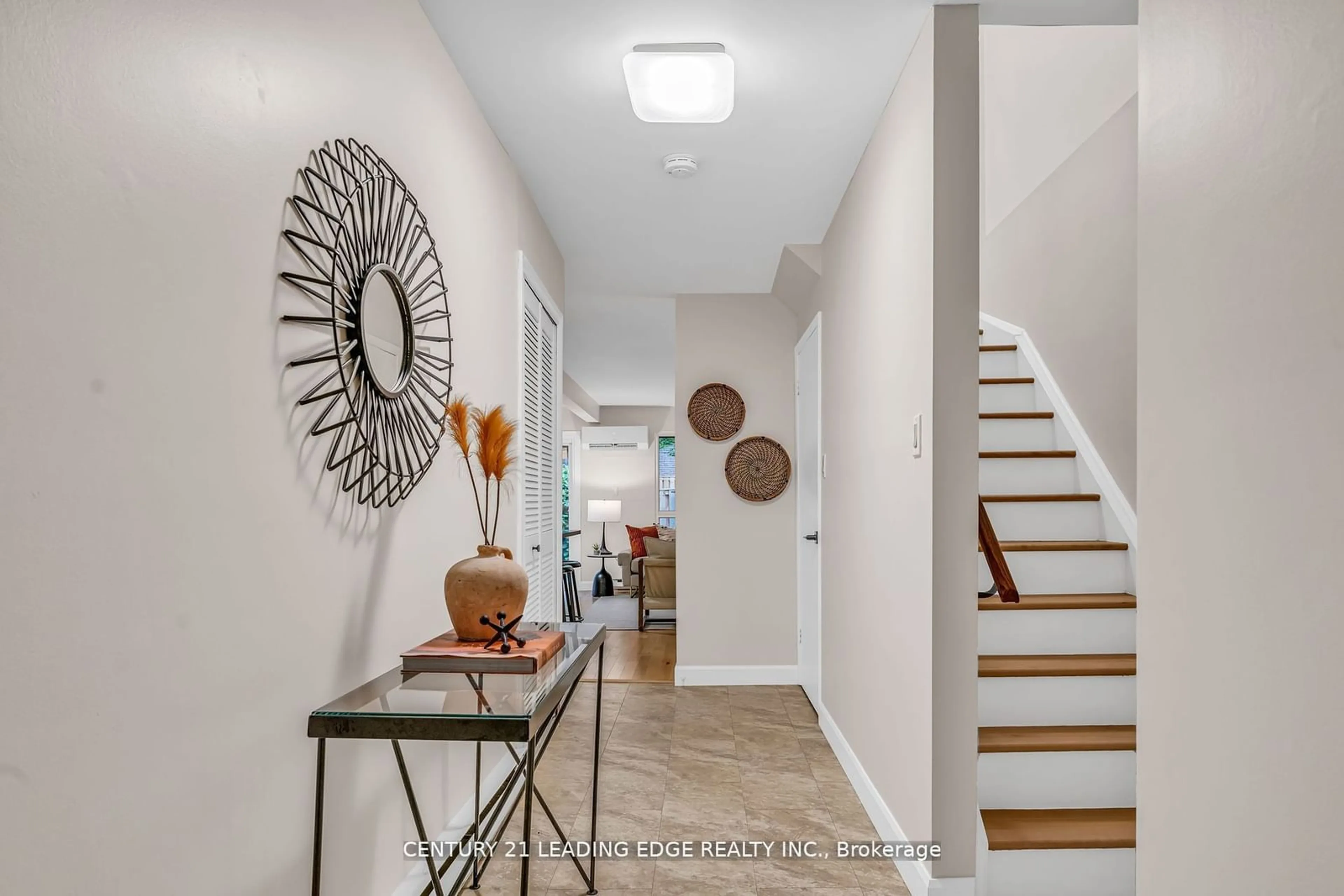 Indoor entryway, wood floors for 30 Edgar Woods Rd, Toronto Ontario M2H 2Y7