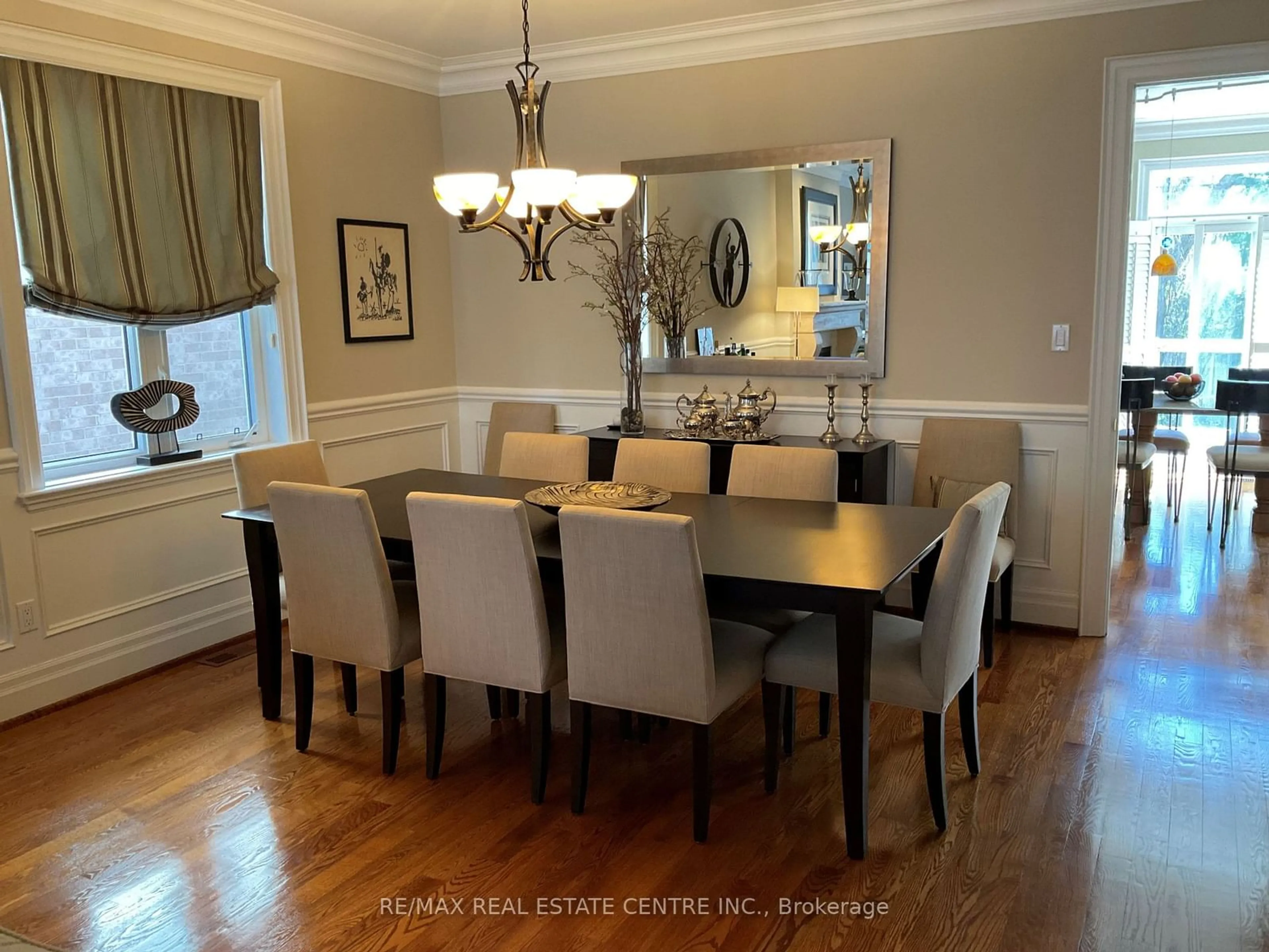 Dining room, wood floors for 539 Douglas Ave, Toronto Ontario M5M 1H7