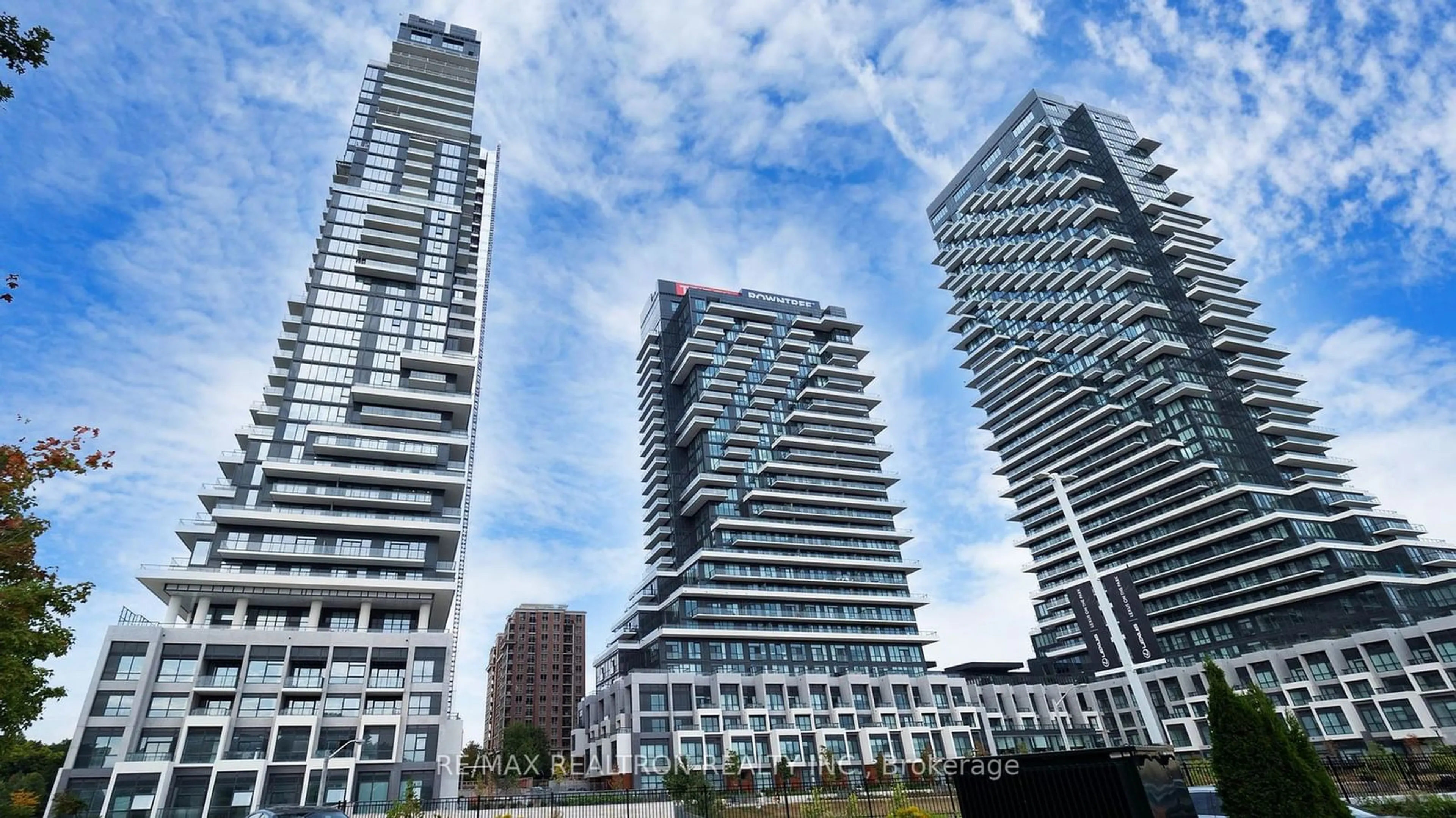 A pic from exterior of the house or condo, the view of city buildings for 30 Inn On The Park Dr #305, Toronto Ontario M3C 0P7