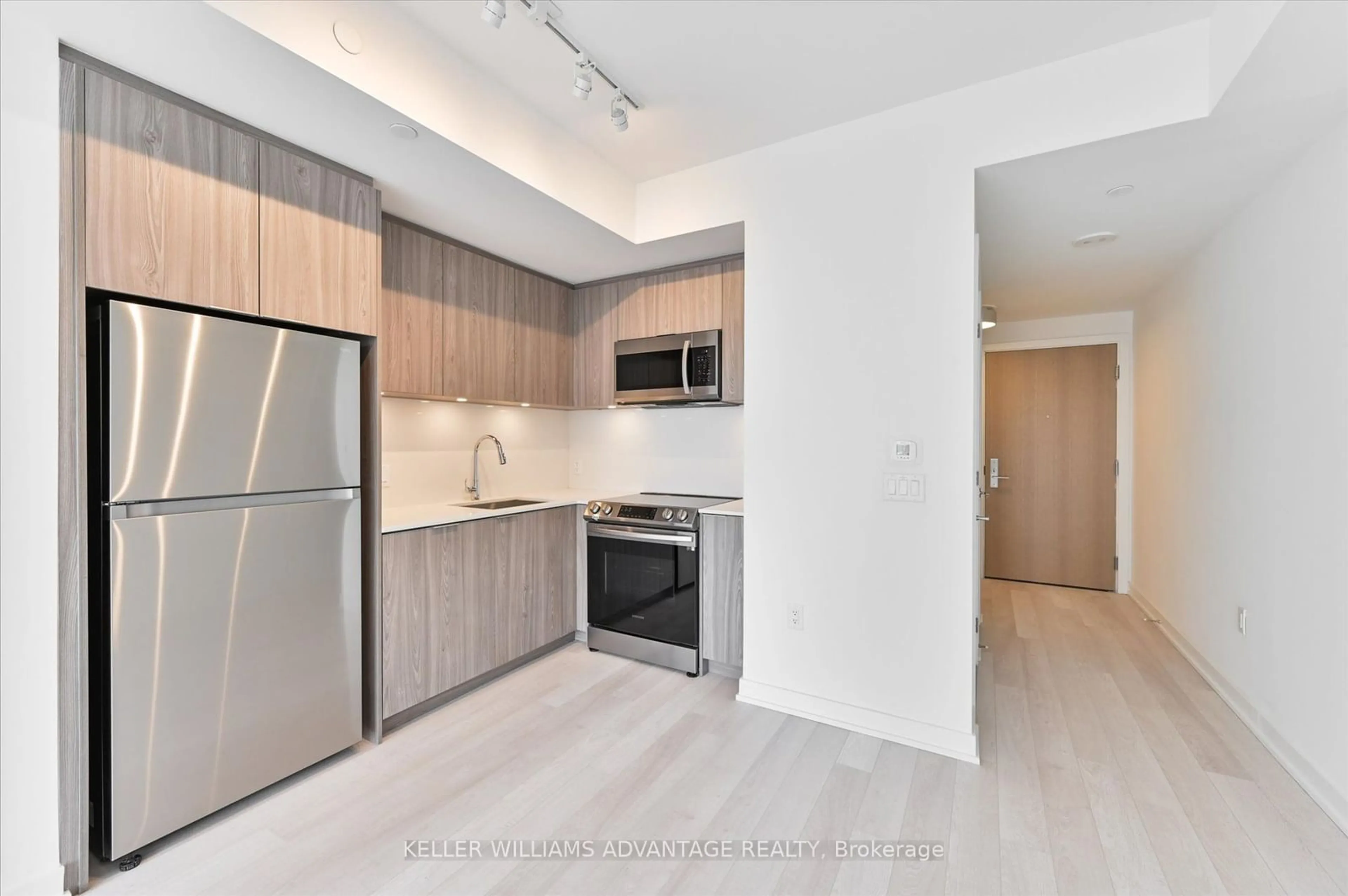 Standard kitchen, wood floors for 357 King St #1502, Toronto Ontario M5V 0S7