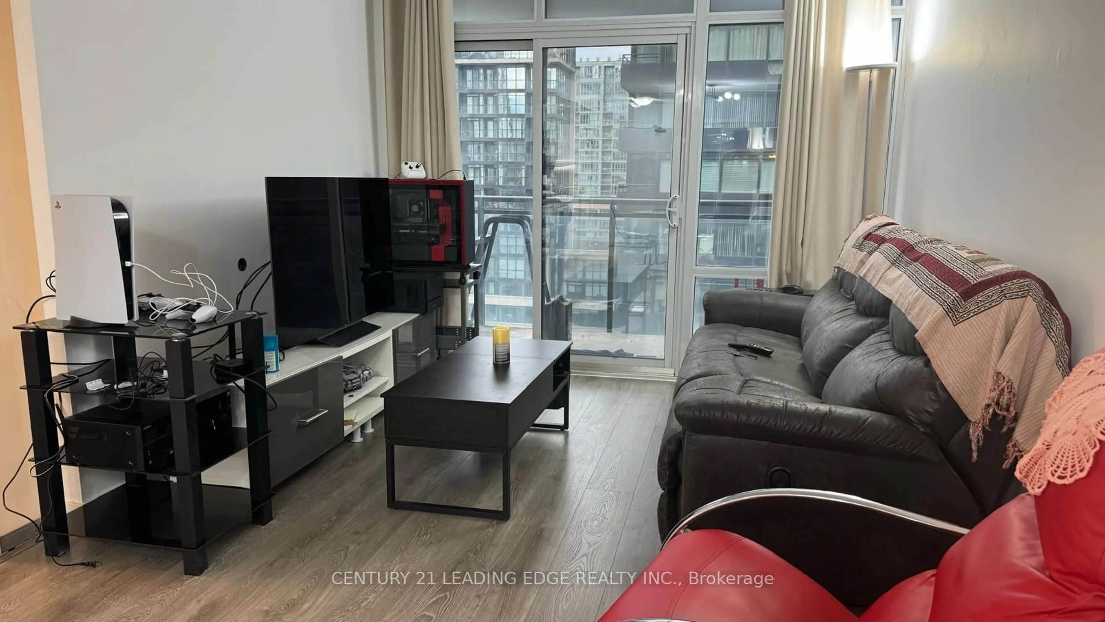 Living room, wood floors for 4K Spadina Ave #1523, Toronto Ontario M5V 3Y9