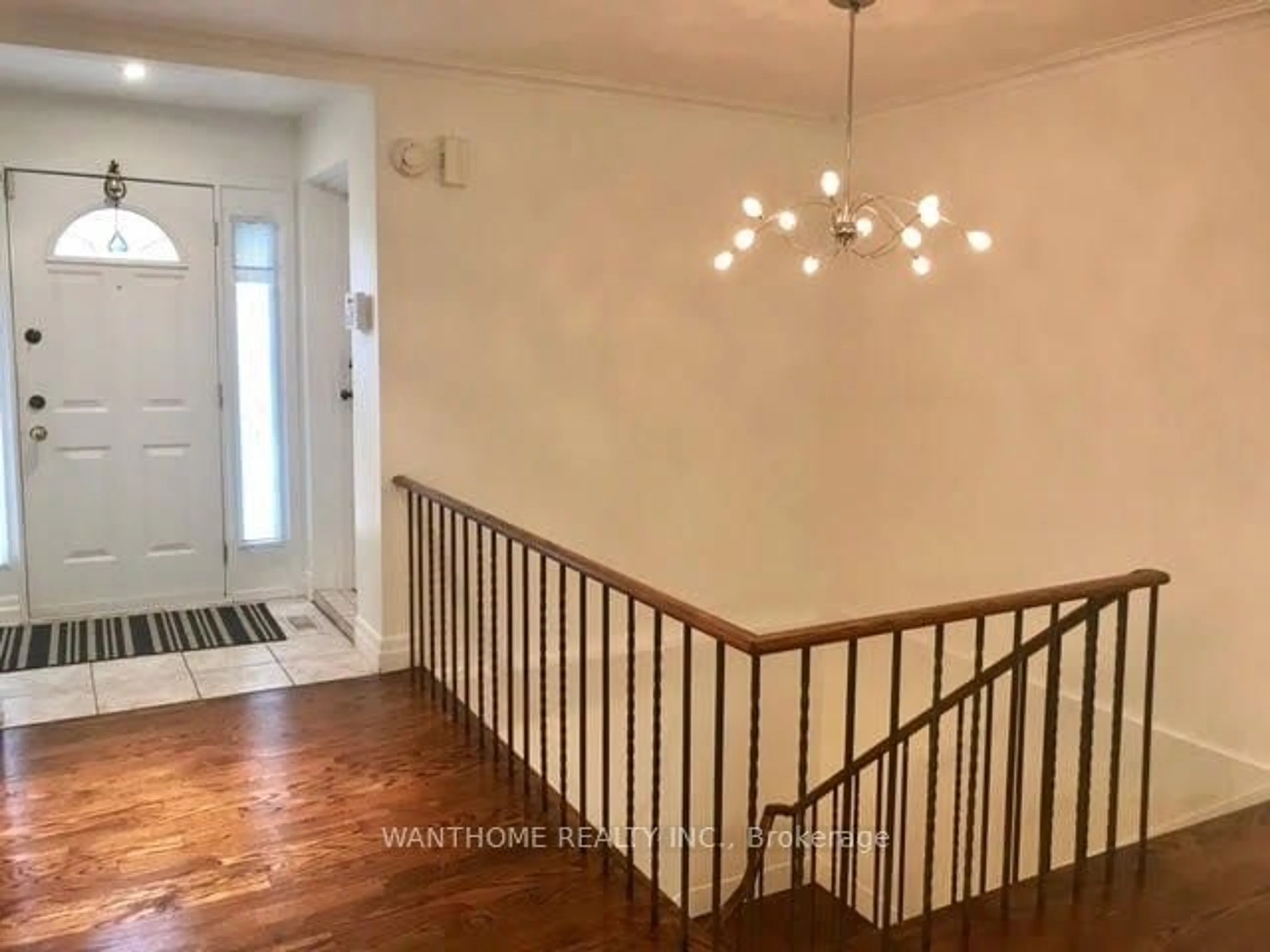 Indoor entryway, wood floors for 185 Burbank Dr, Toronto Ontario M2K 1P5