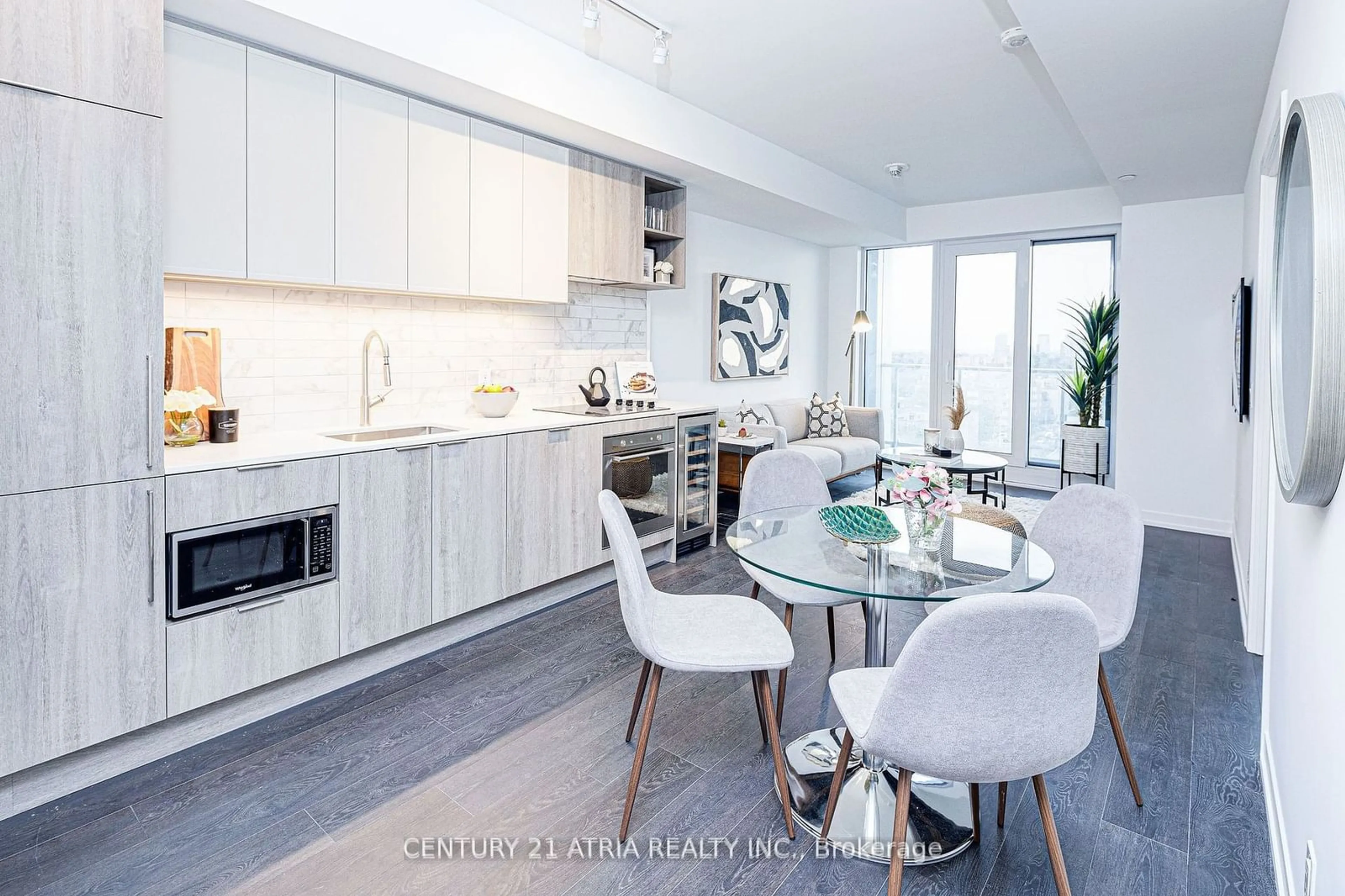 Open concept kitchen for 2020 Bathurst St #1718, Toronto Ontario M5P 0A6