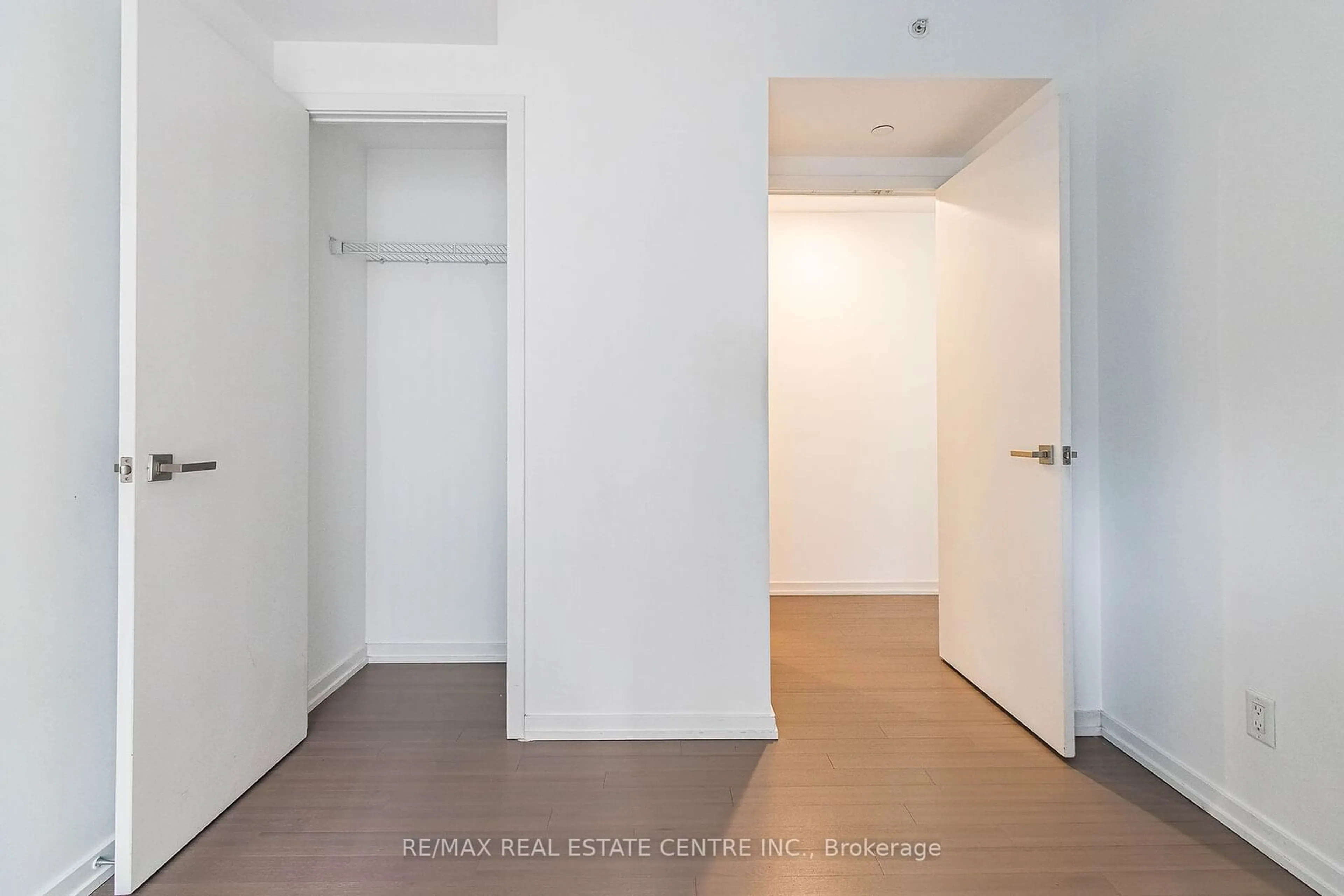 Indoor foyer, not visible floor for 101 Peter St #1206, Toronto Ontario M5V 0G6