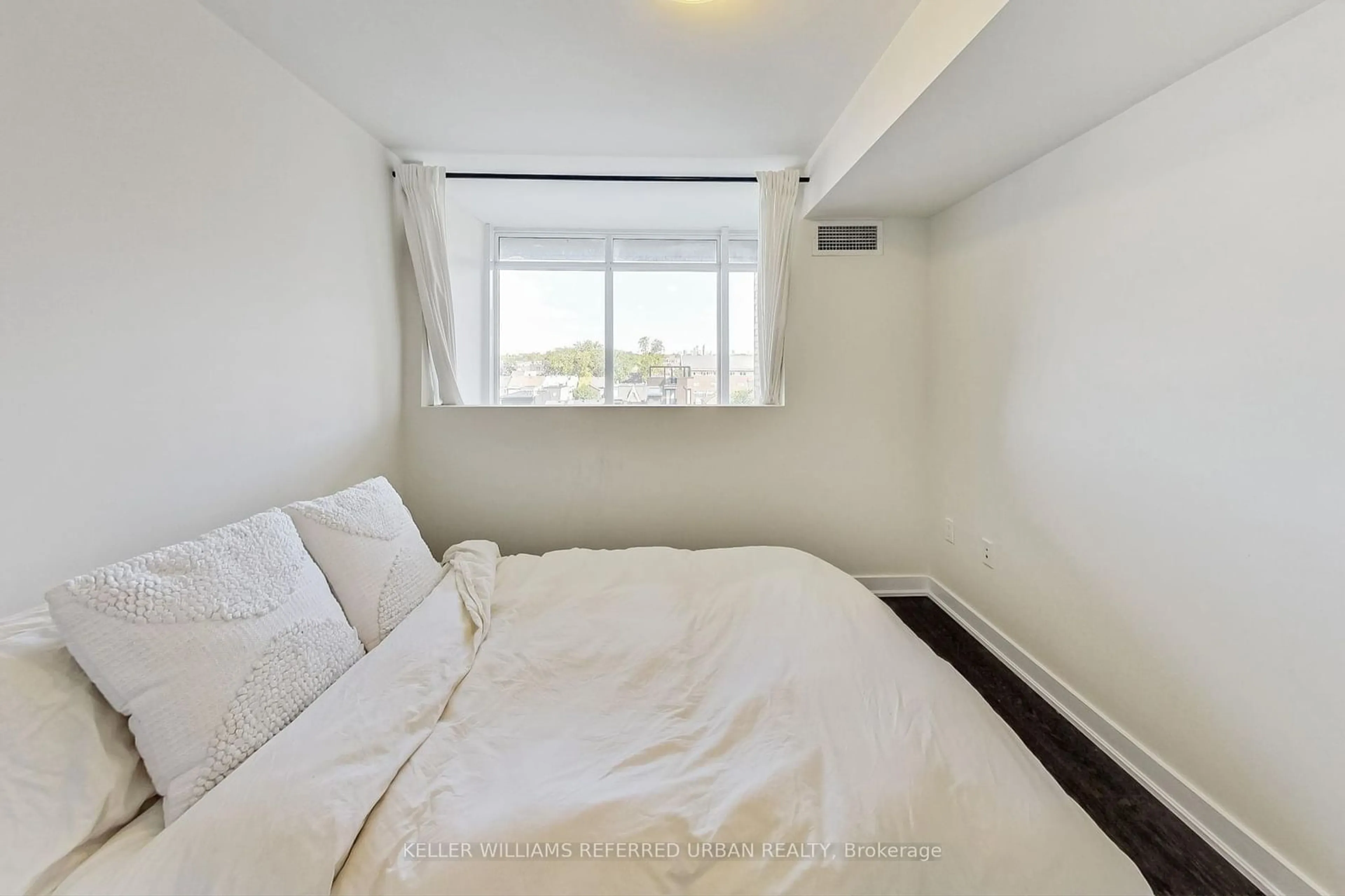 A pic of a room for 775 King St #426, Toronto Ontario M5V 2K3