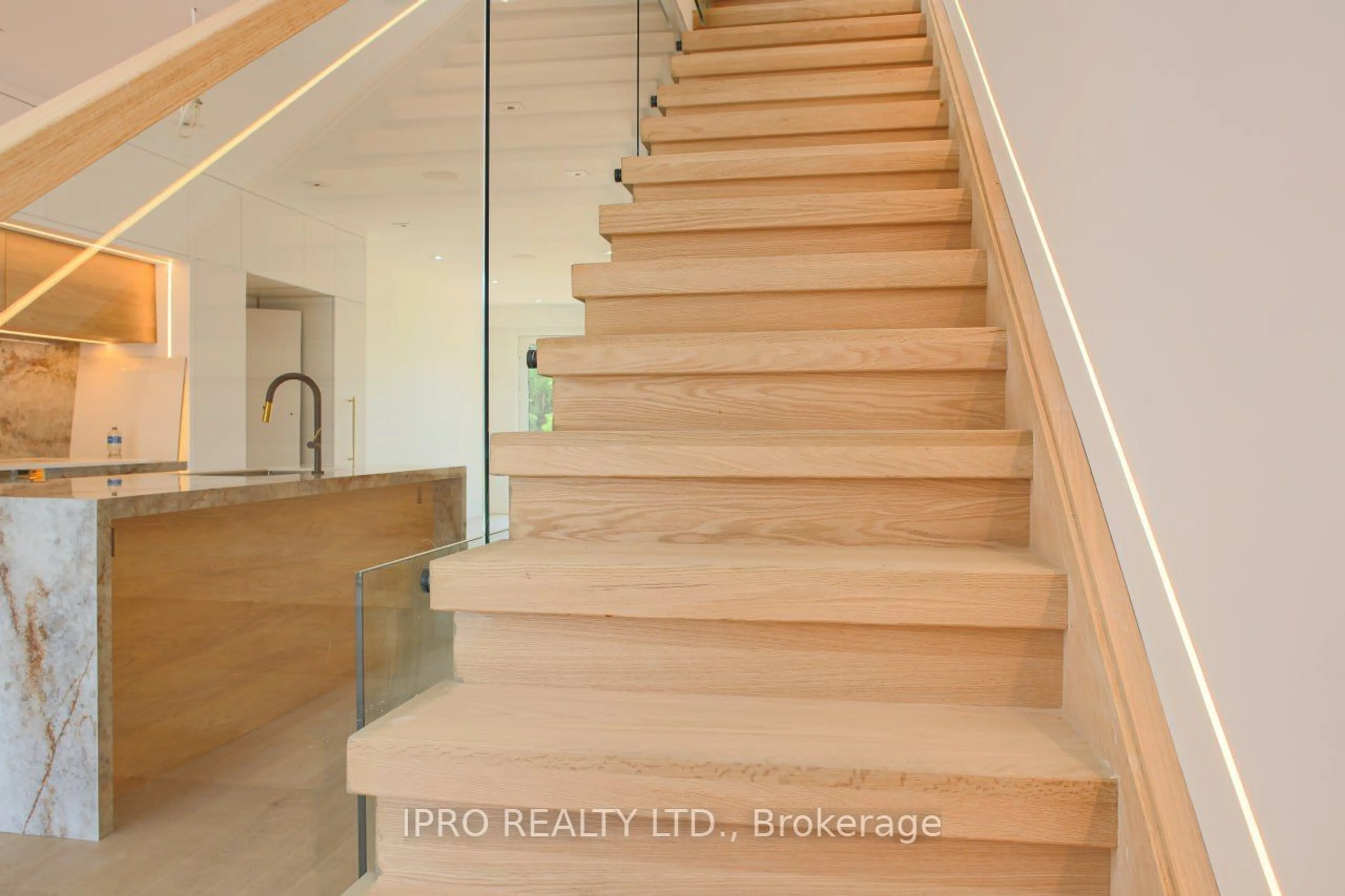 Stairs for 2970B Bayview Ave, Toronto Ontario M2N 5K7