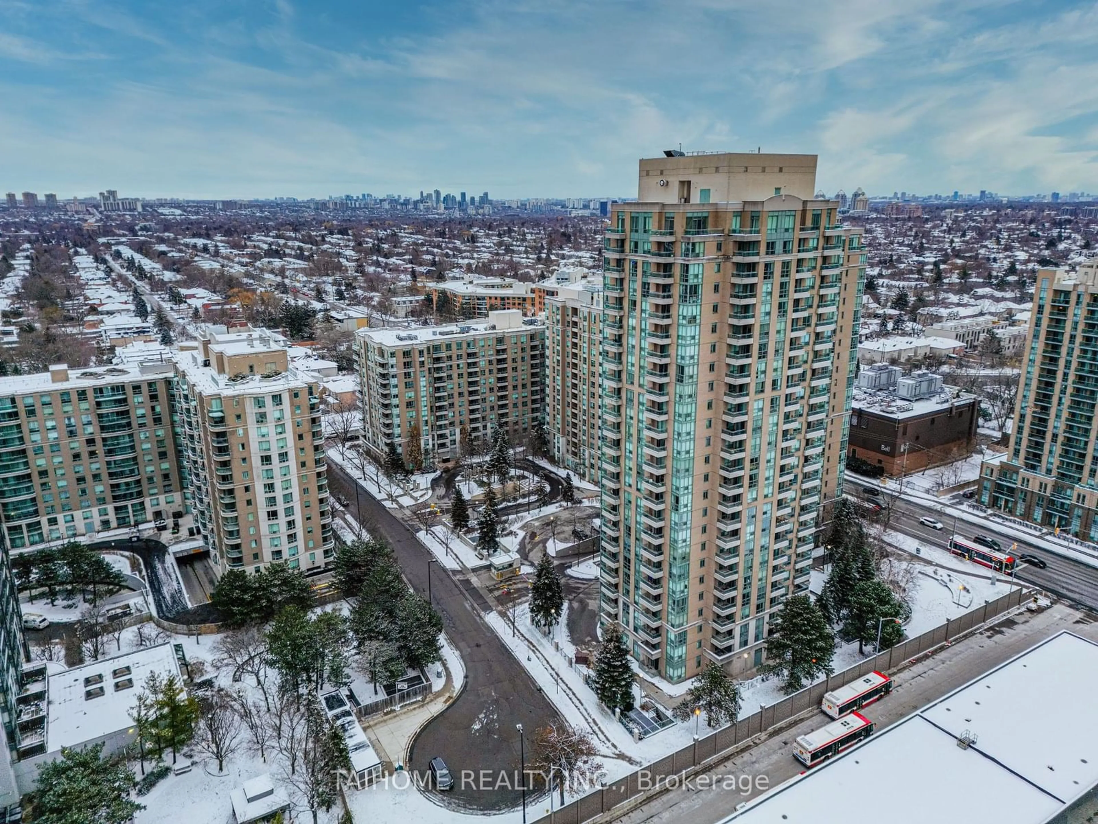 A pic from exterior of the house or condo, the view of city buildings for 1 Pemberton Ave #702, Toronto Ontario M2M 4L9