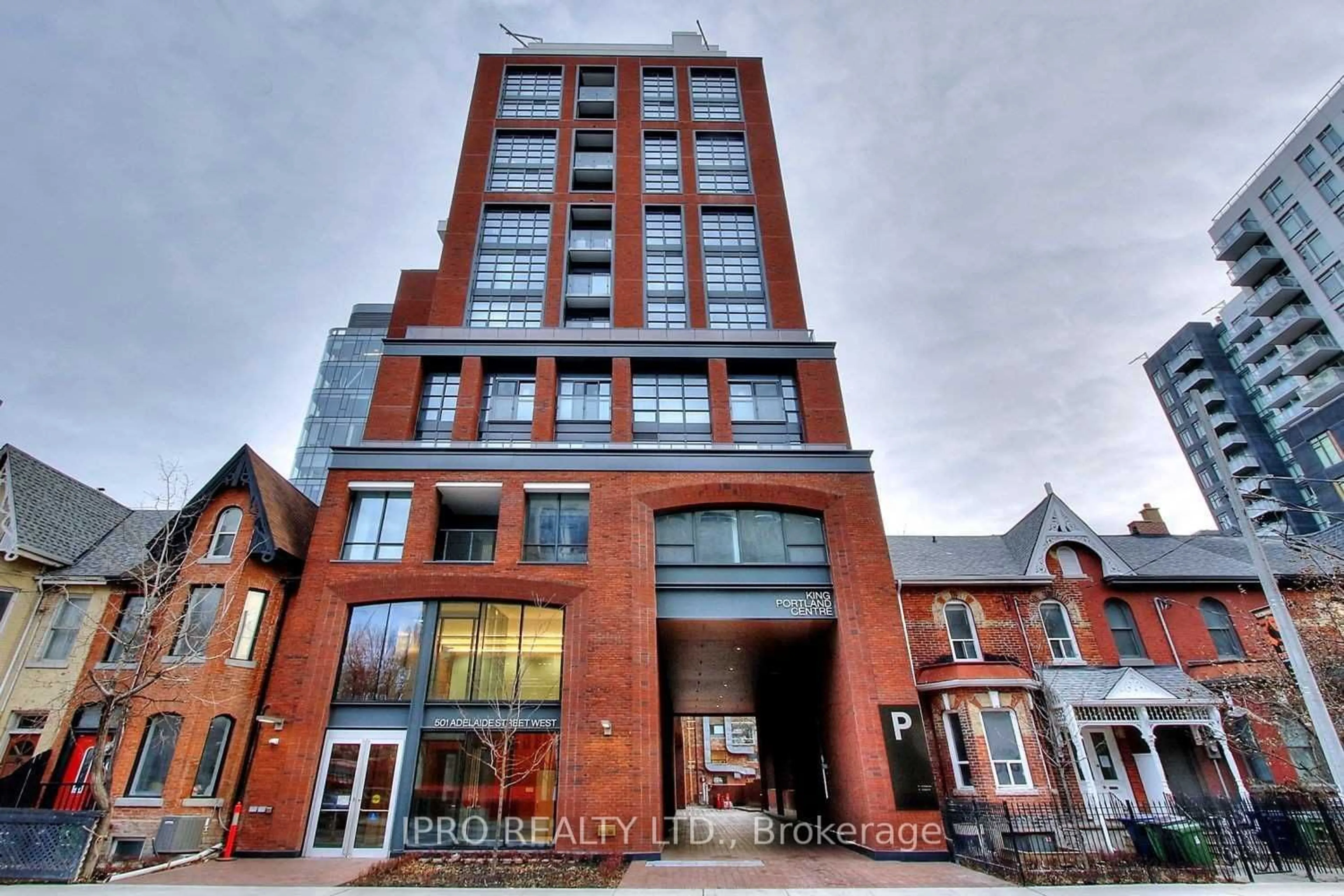 A pic from exterior of the house or condo, the front or back of building for 501 Adelaide St #909, Toronto Ontario M5V 0R3