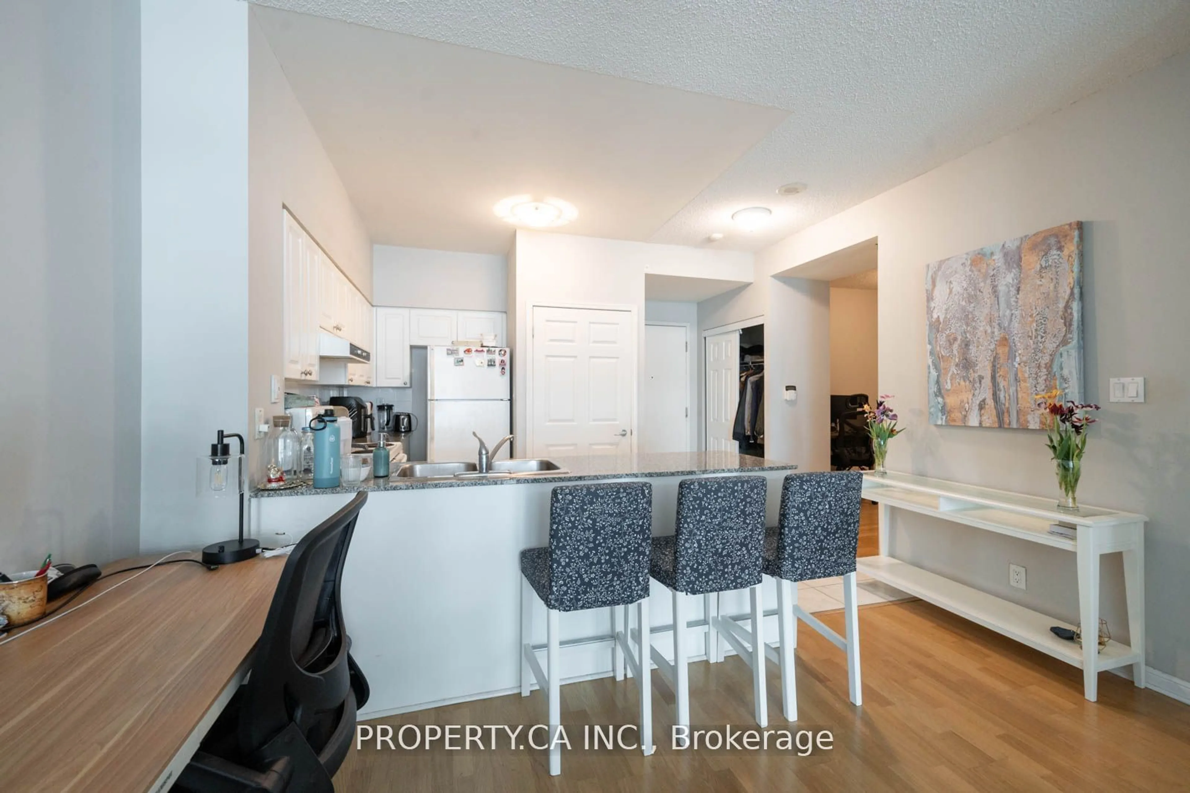 Open concept kitchen for 230 Queens Quay #1815, Toronto Ontario M5J 2Y7