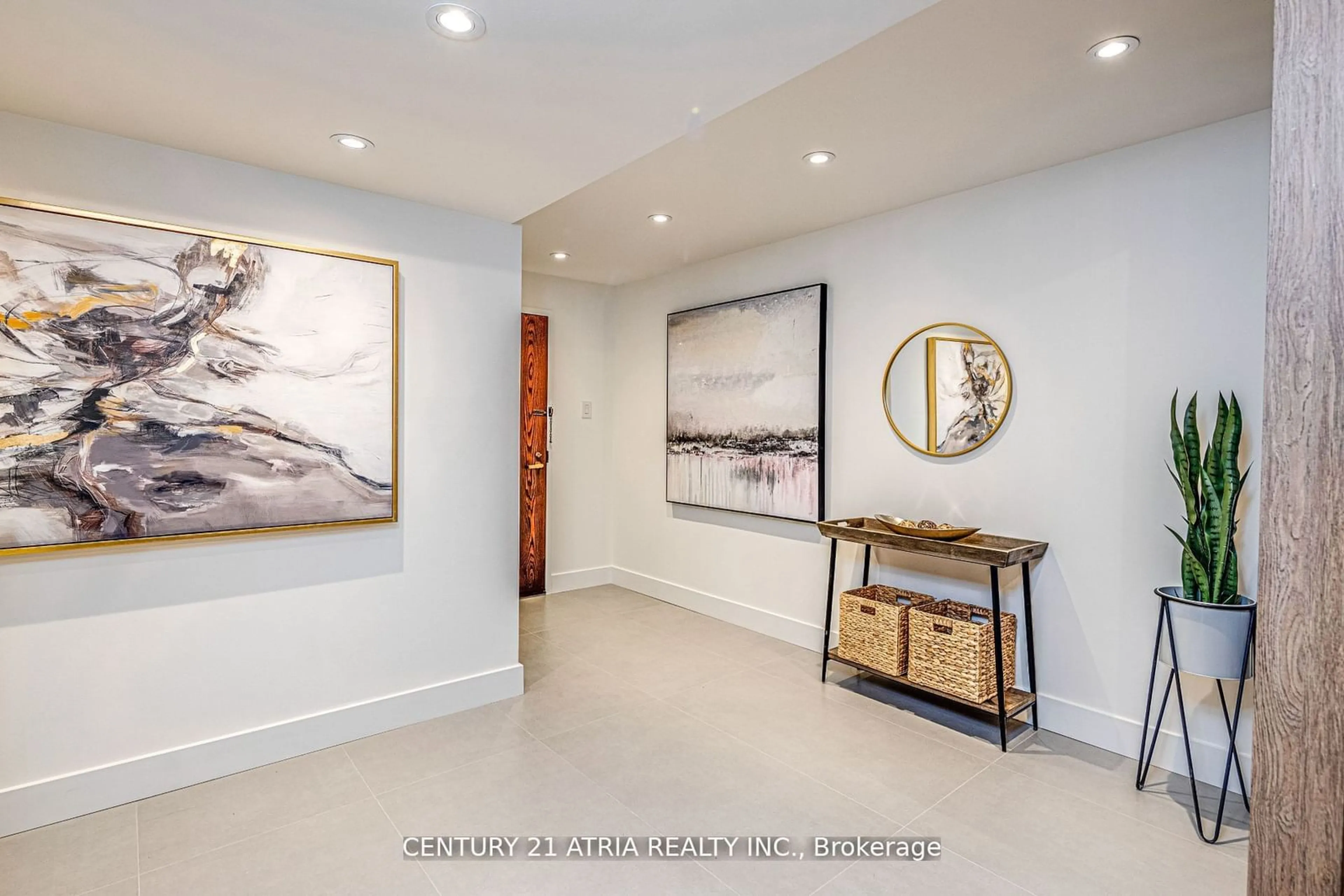 Indoor entryway, wood floors for 65 Harbour Sq #1401, Toronto Ontario M5J 2L4