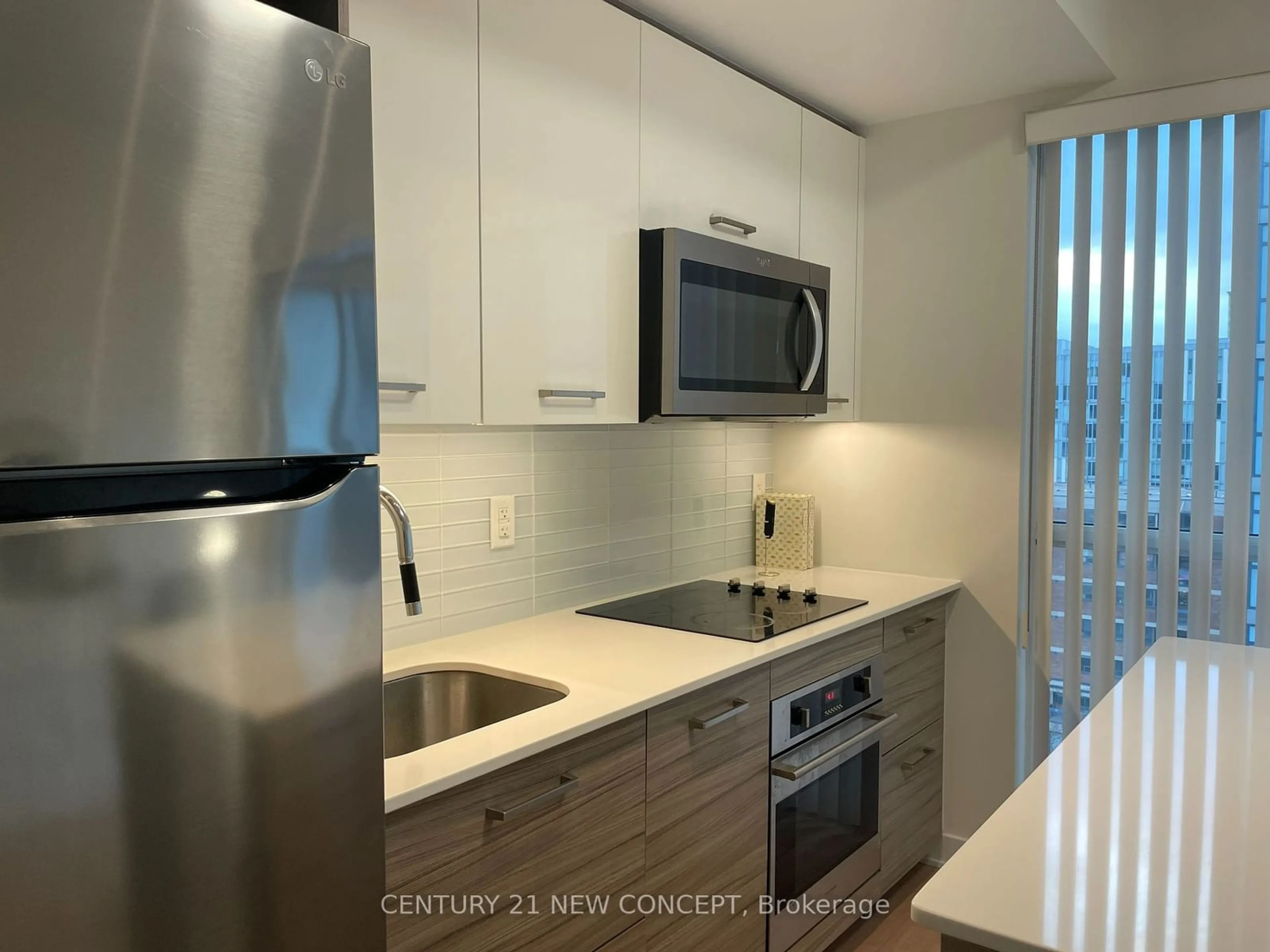 Standard kitchen for 210 Simcoe St #1112, Toronto Ontario M5T 0A9