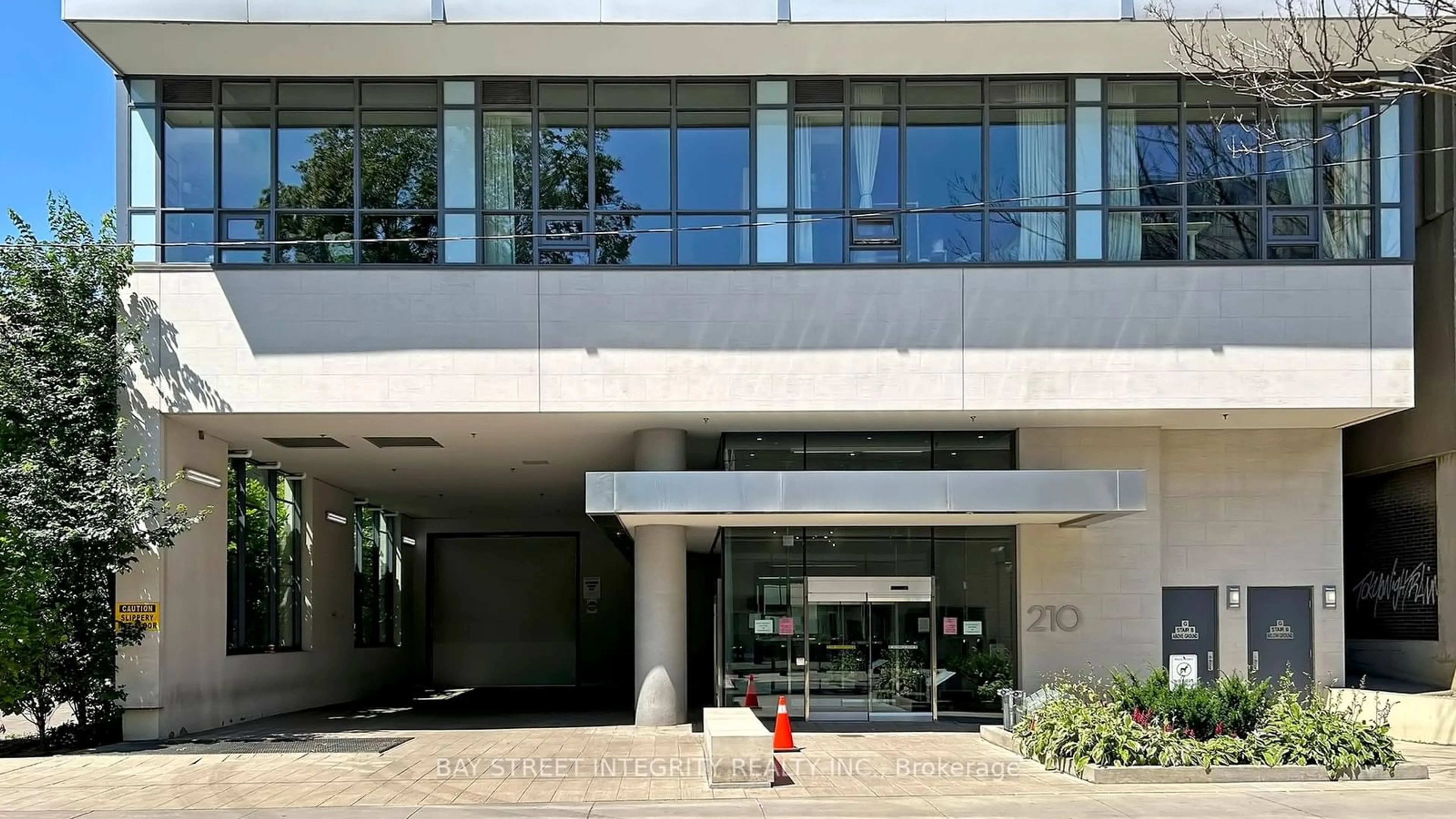 Indoor foyer, cement floor for 210 Simcoe St #2107, Toronto Ontario M5T 1T4