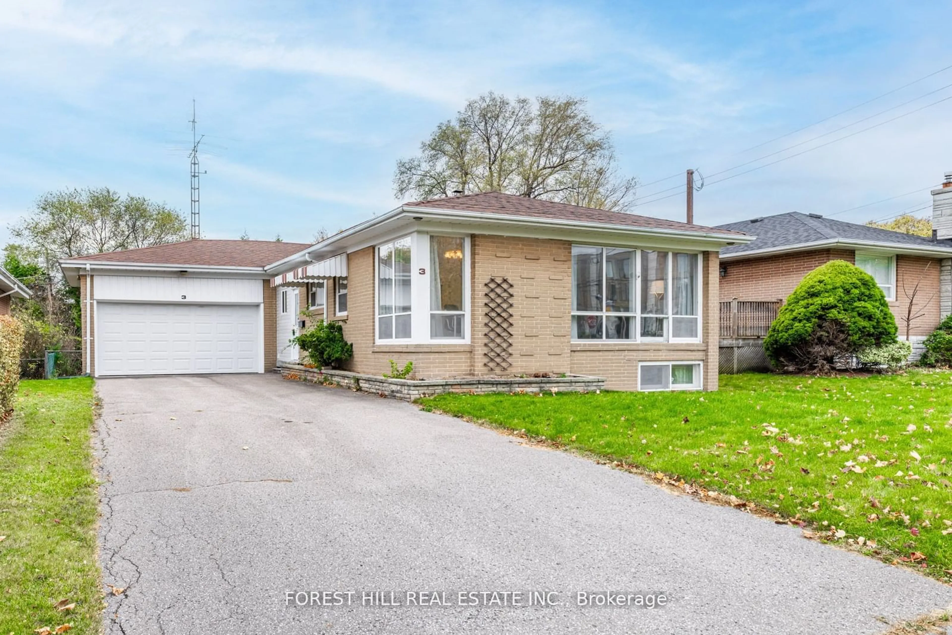 Frontside or backside of a home, the street view for 3 Blithfield Ave, Toronto Ontario M2K 1X9