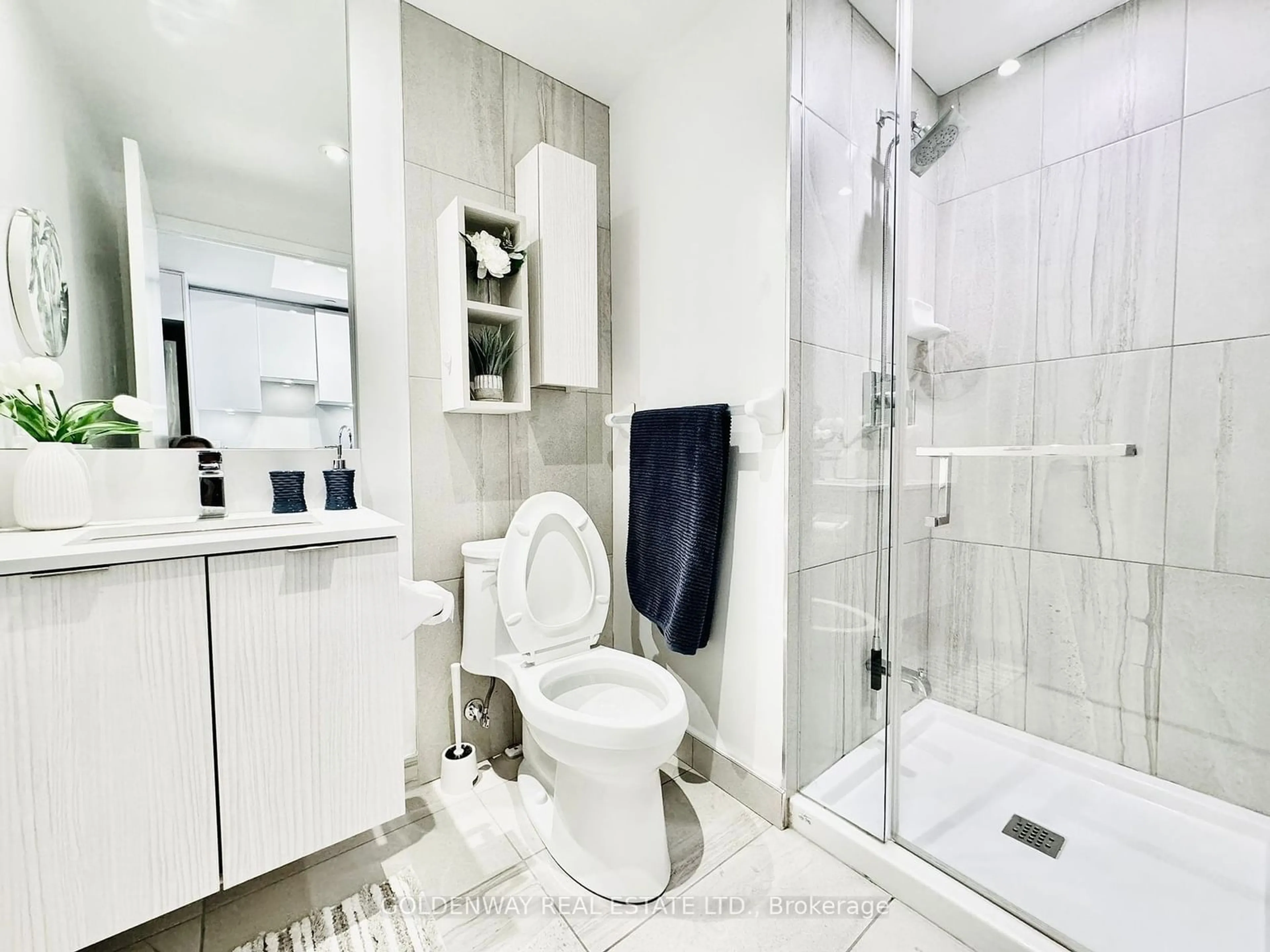 Bathroom, ceramic floors for 195 Redpath Ave #2115, Toronto Ontario M4P 0E4