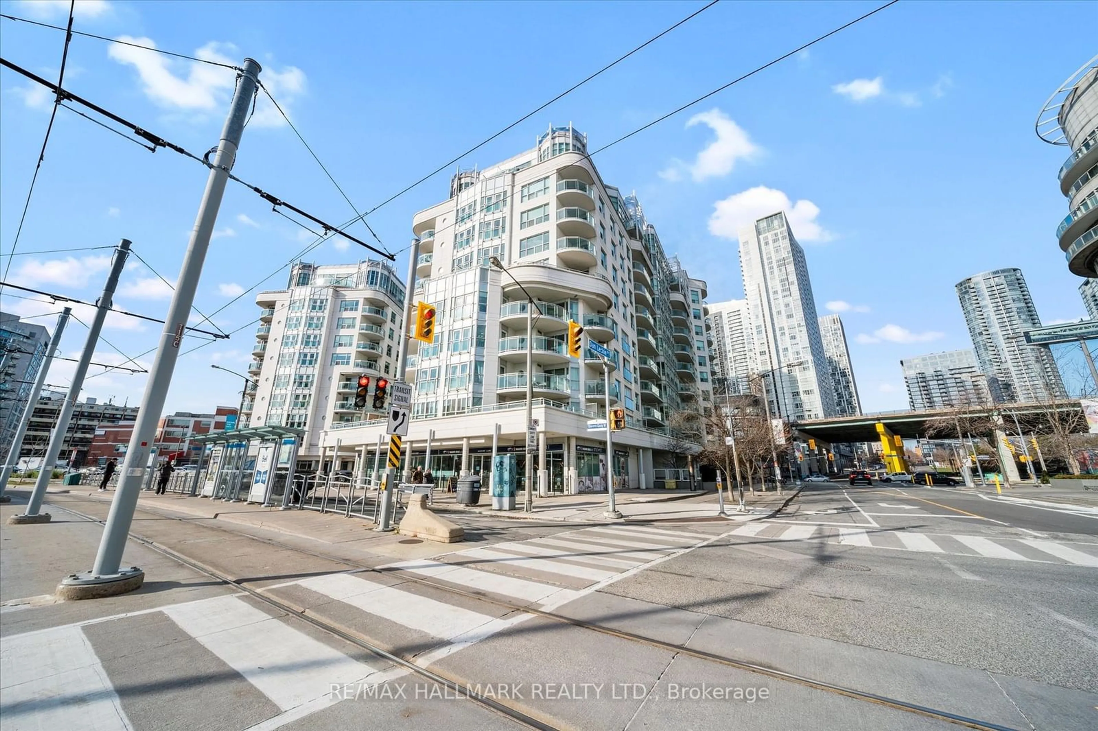 A pic from exterior of the house or condo, the street view for 600 Queens Quay #906, Toronto Ontario M5V 3M3