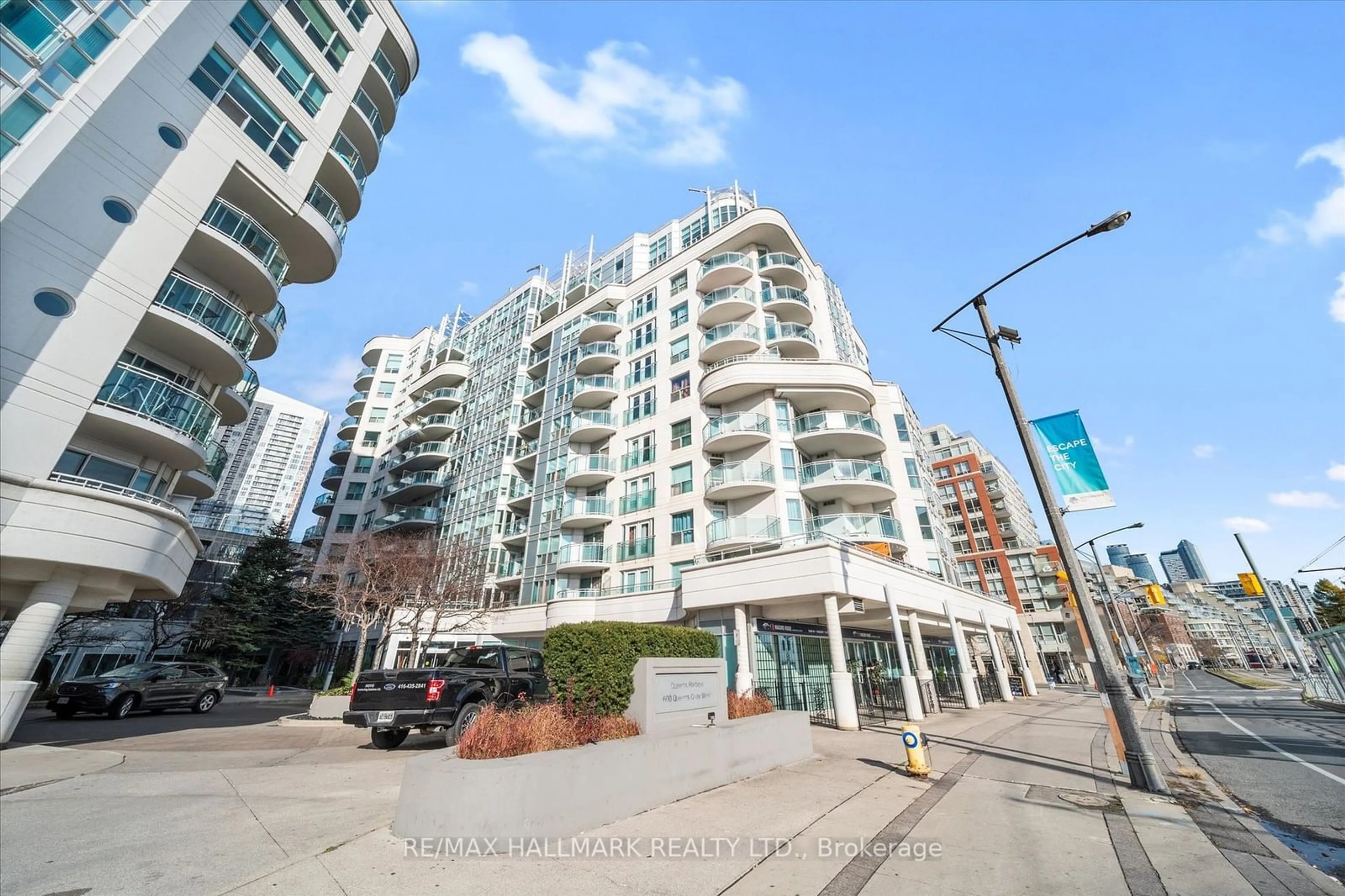 A pic from exterior of the house or condo, the street view for 600 Queens Quay #906, Toronto Ontario M5V 3M3