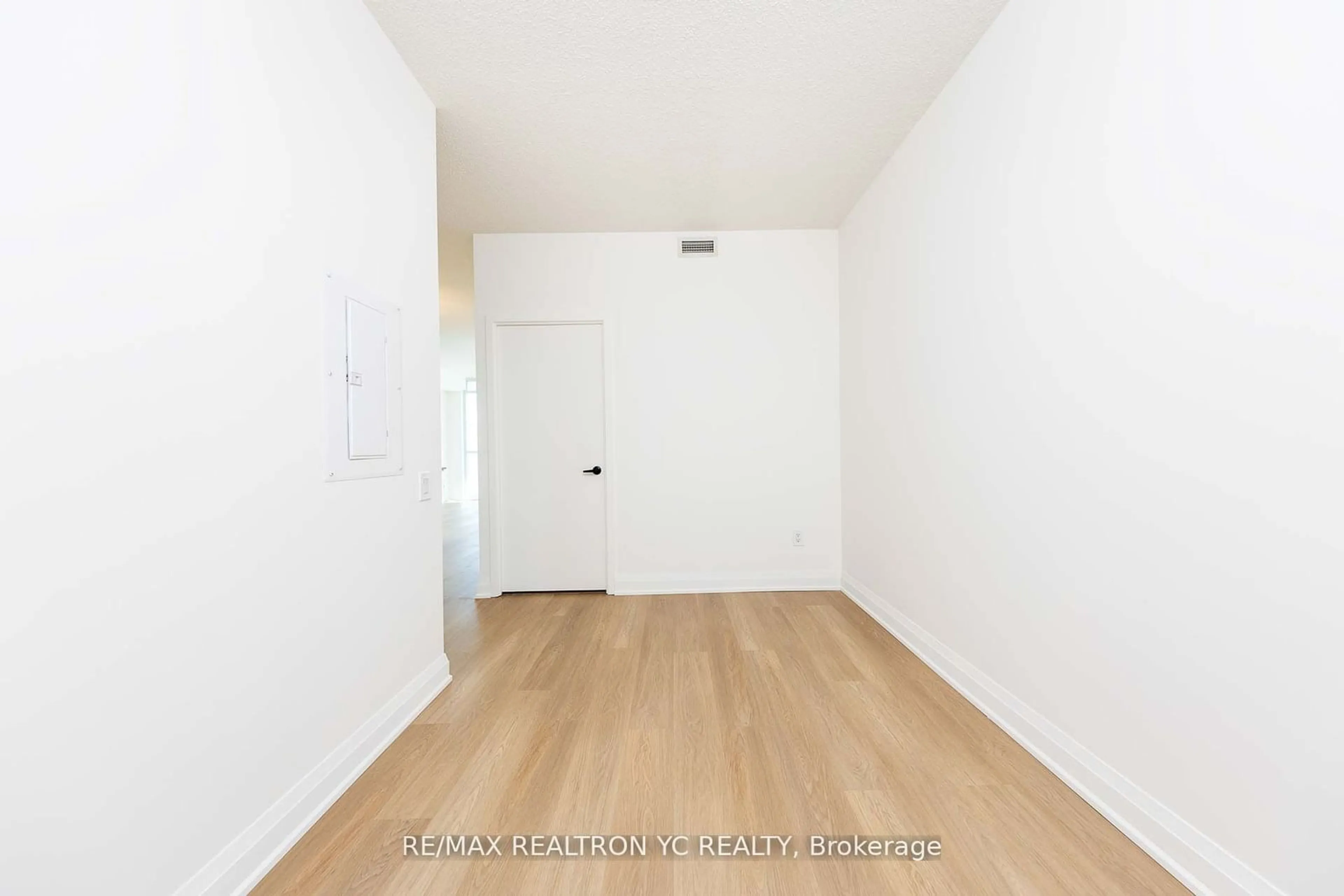 A pic of a room, wood floors for 29 Singer Crt #3015, Toronto Ontario M2K 0B3