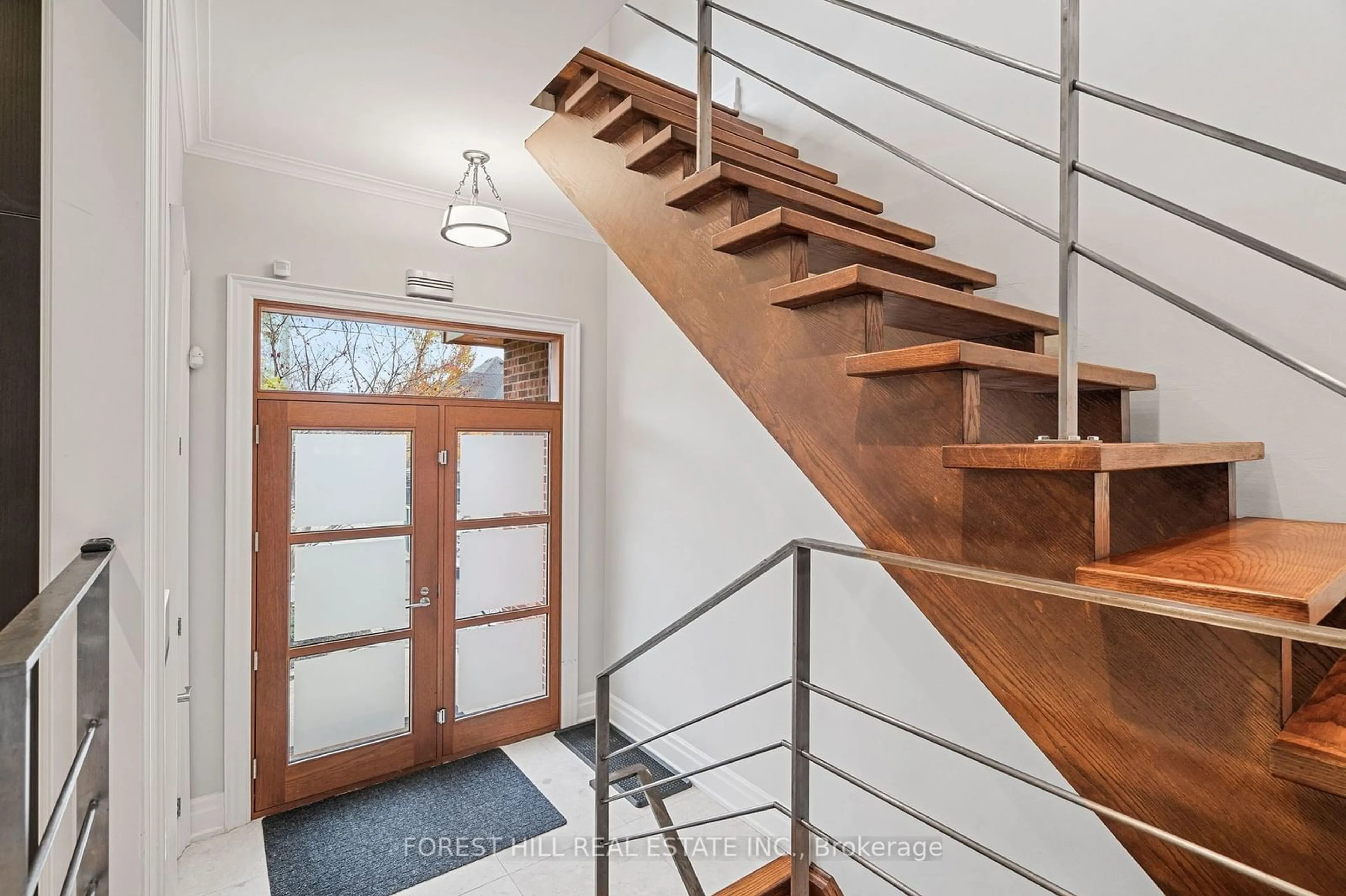 Indoor entryway, wood floors for 339 Glengrove Ave, Toronto Ontario M5N 1W4