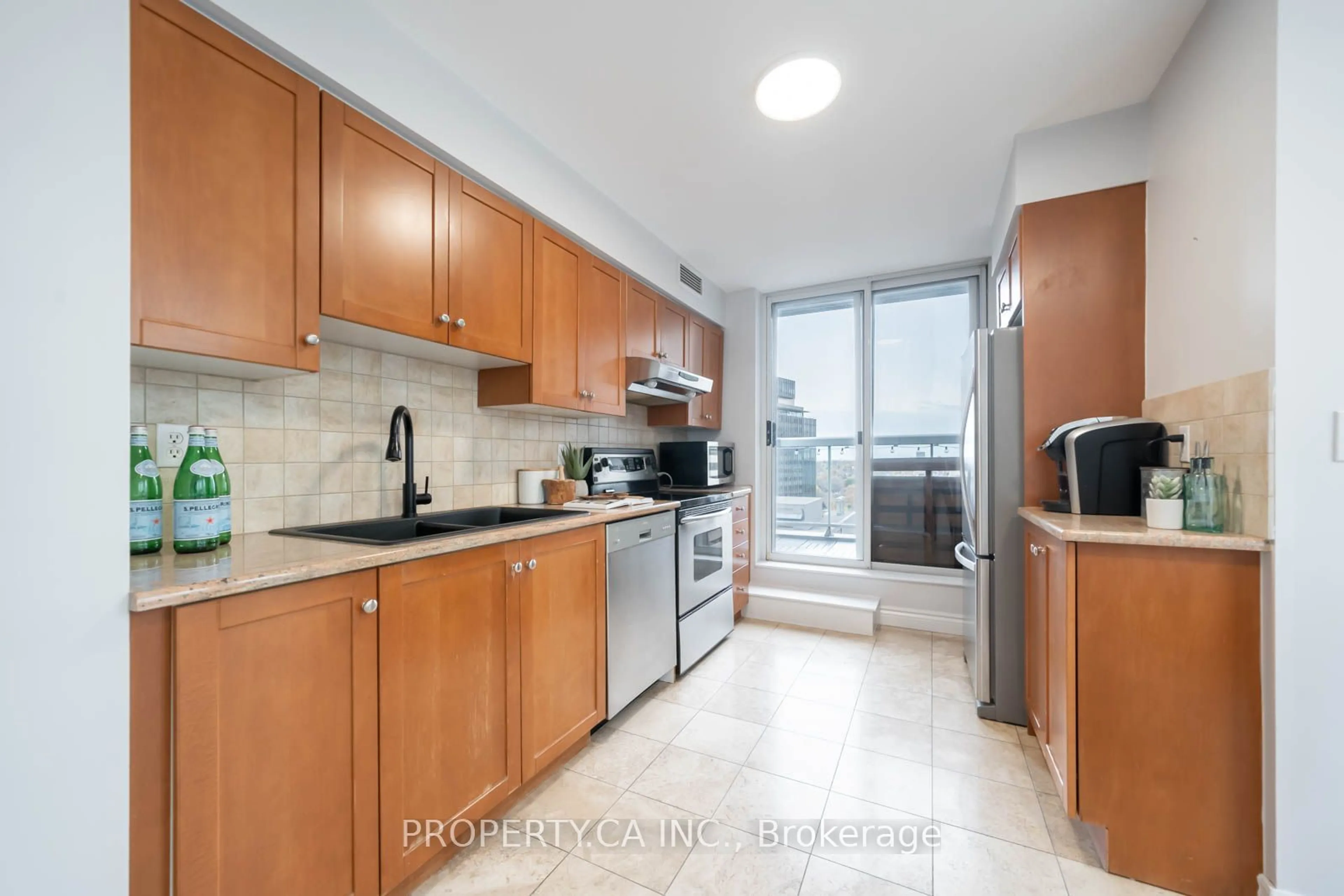 Standard kitchen for 43 Eglinton Ave #1902, Toronto Ontario M4P 1A2