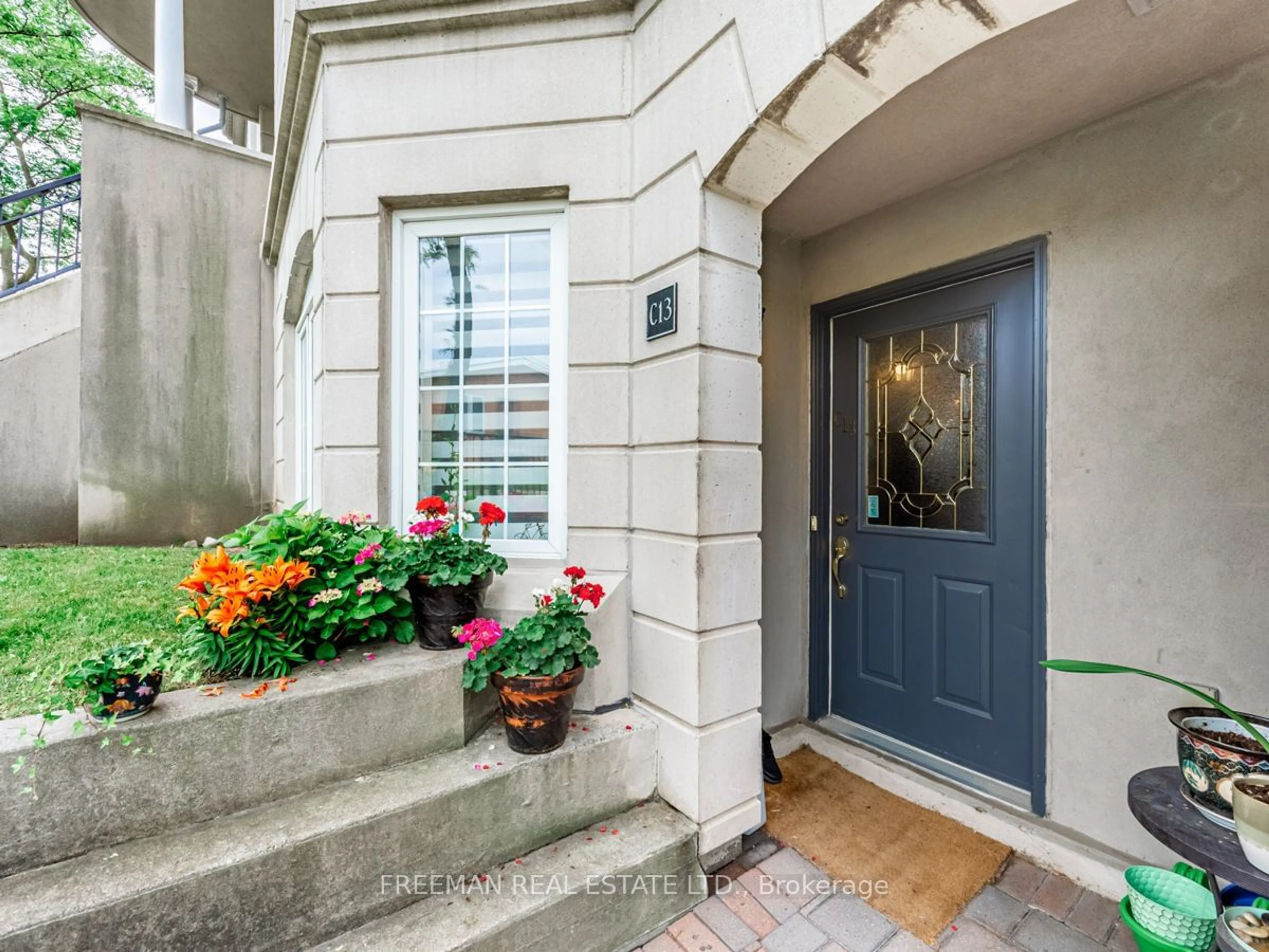 Indoor entryway for 108 Finch Ave #C13, Toronto Ontario M2N 6W6