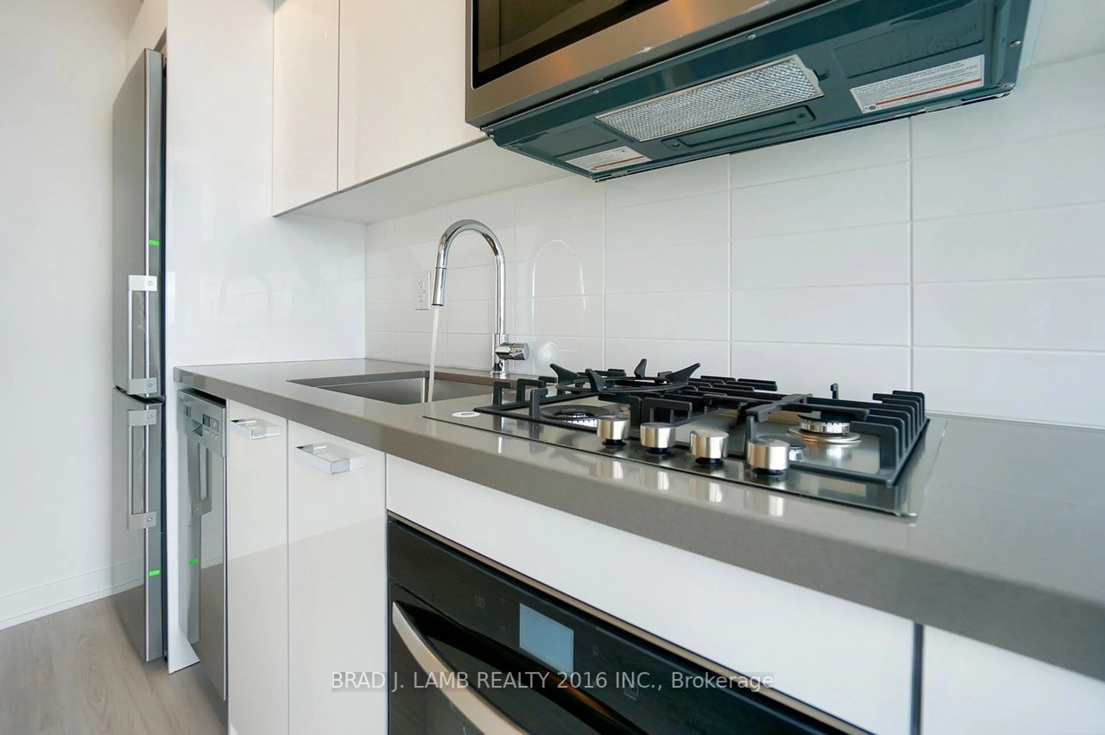 Standard kitchen, ceramic floors for 195 McCaul St #1712, Toronto Ontario M5T 1W6