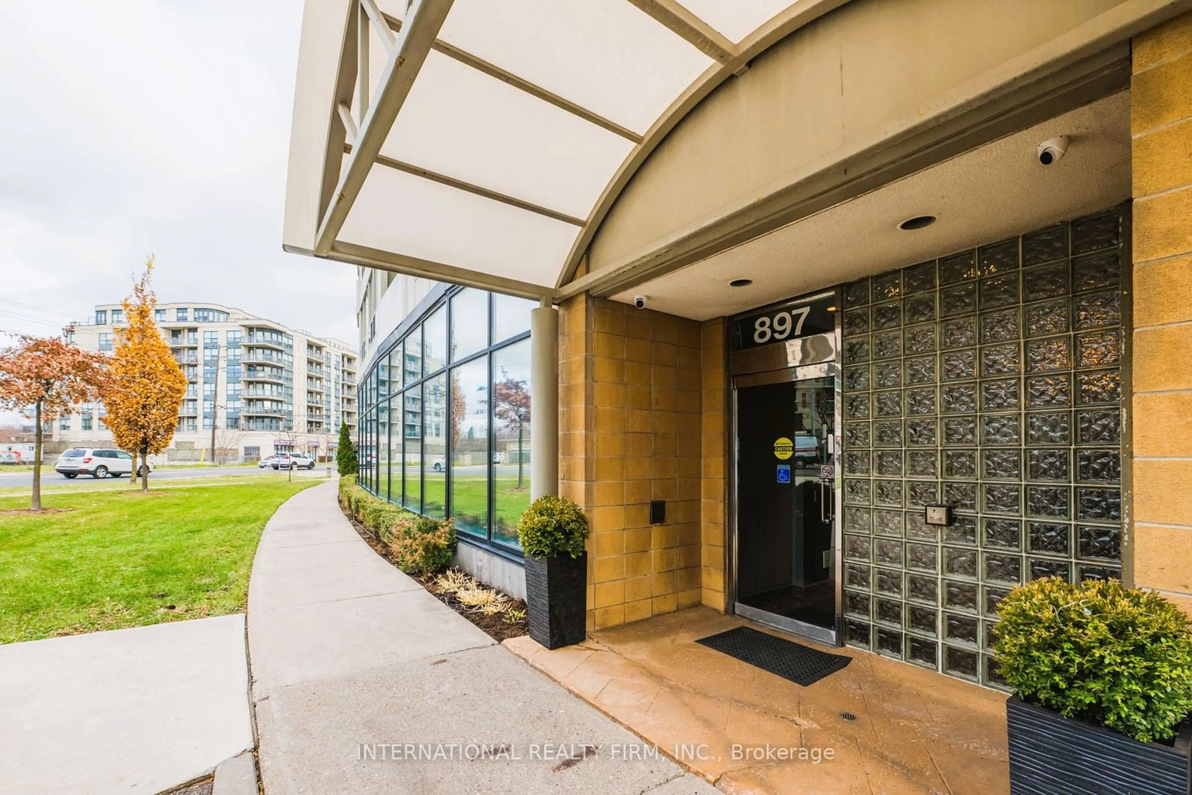 Indoor foyer for 897 Sheppard Ave #201, Toronto Ontario M3H 2T4