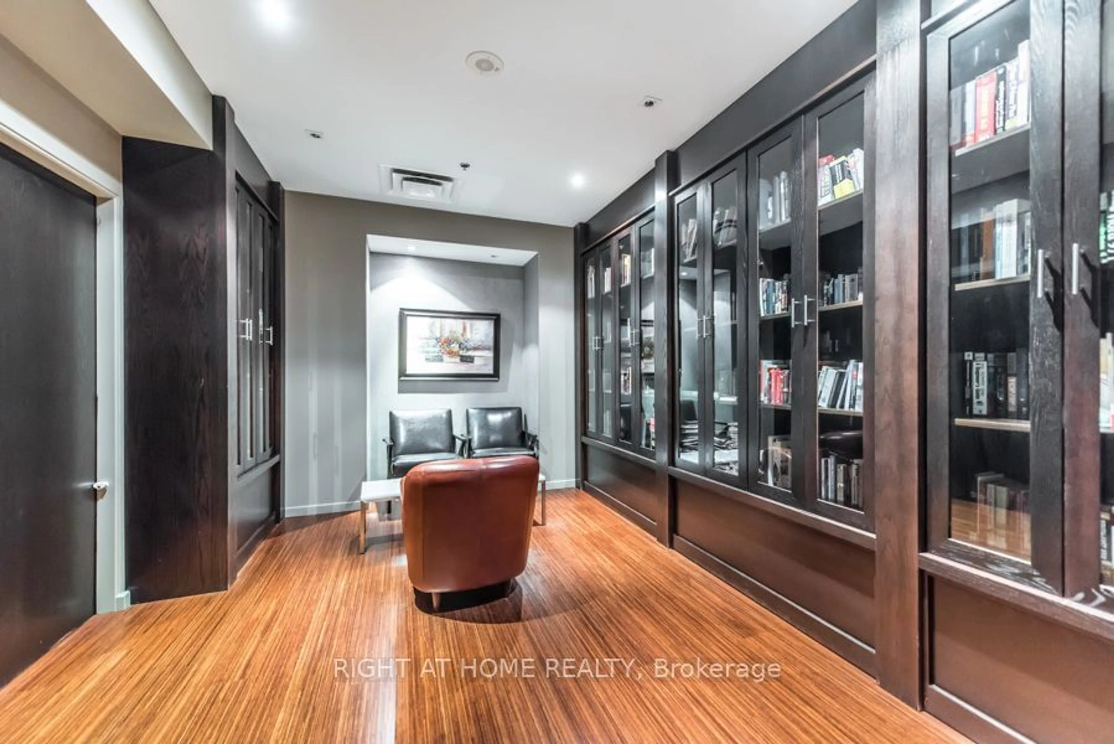 Indoor foyer, wood floors for 18 Spring Garden Ave #1110, Toronto Ontario M2N 7M2