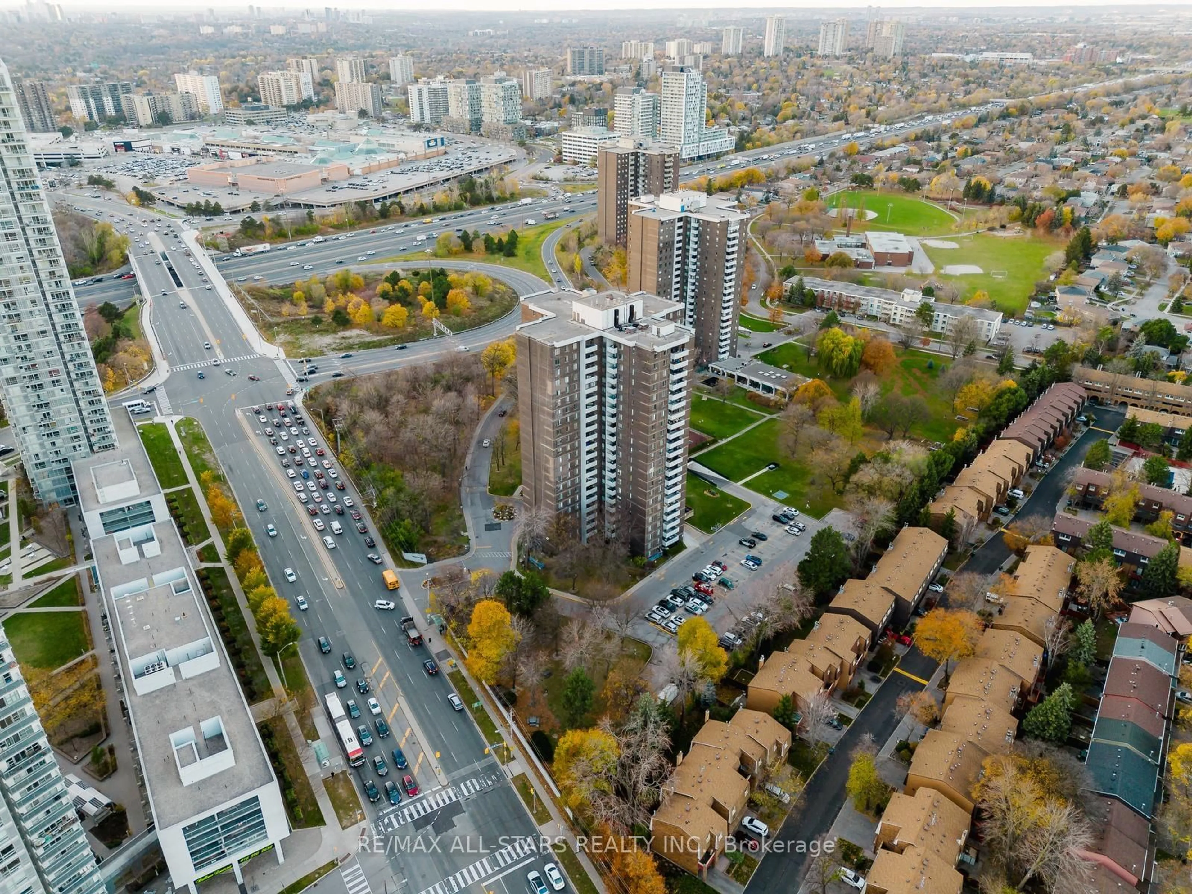 A pic from exterior of the house or condo, the view of city buildings for 1900 Sheppard Ave #1007, Toronto Ontario M2J 4T4