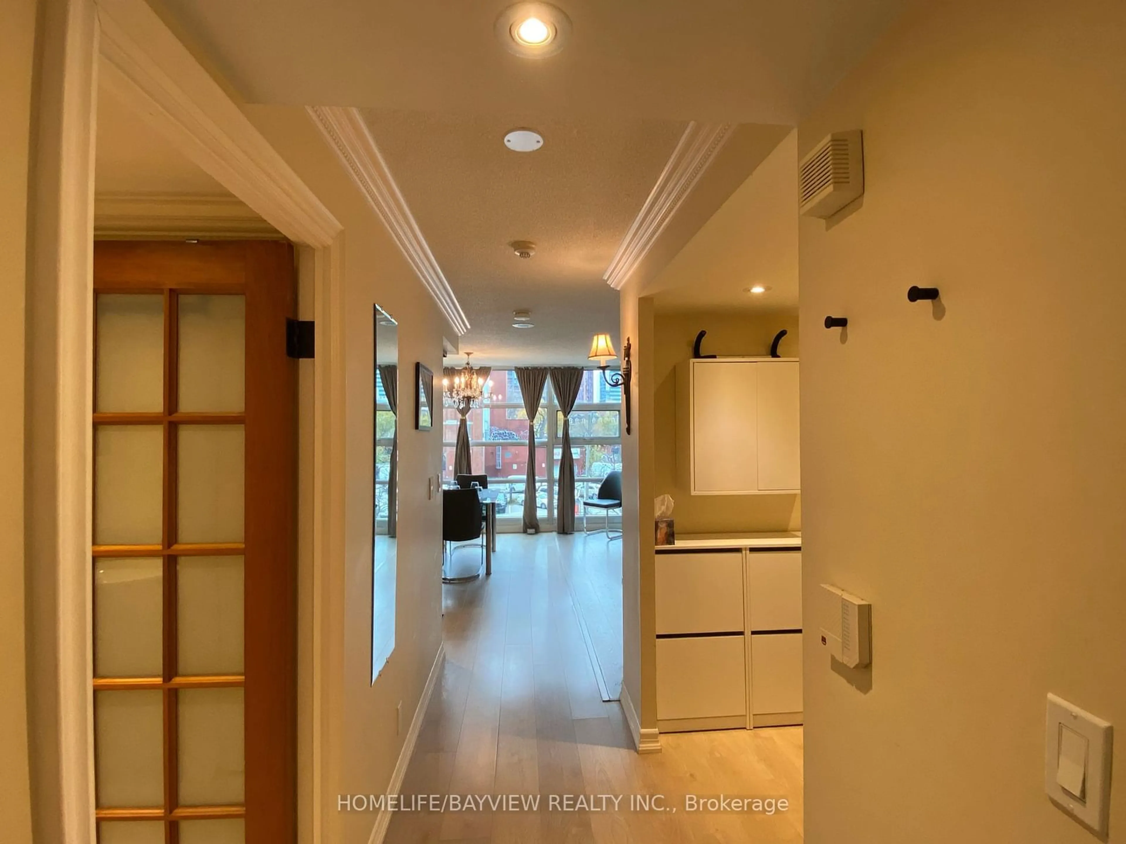 Indoor foyer, wood floors for 397 Front St #316, Toronto Ontario M5V 3S1