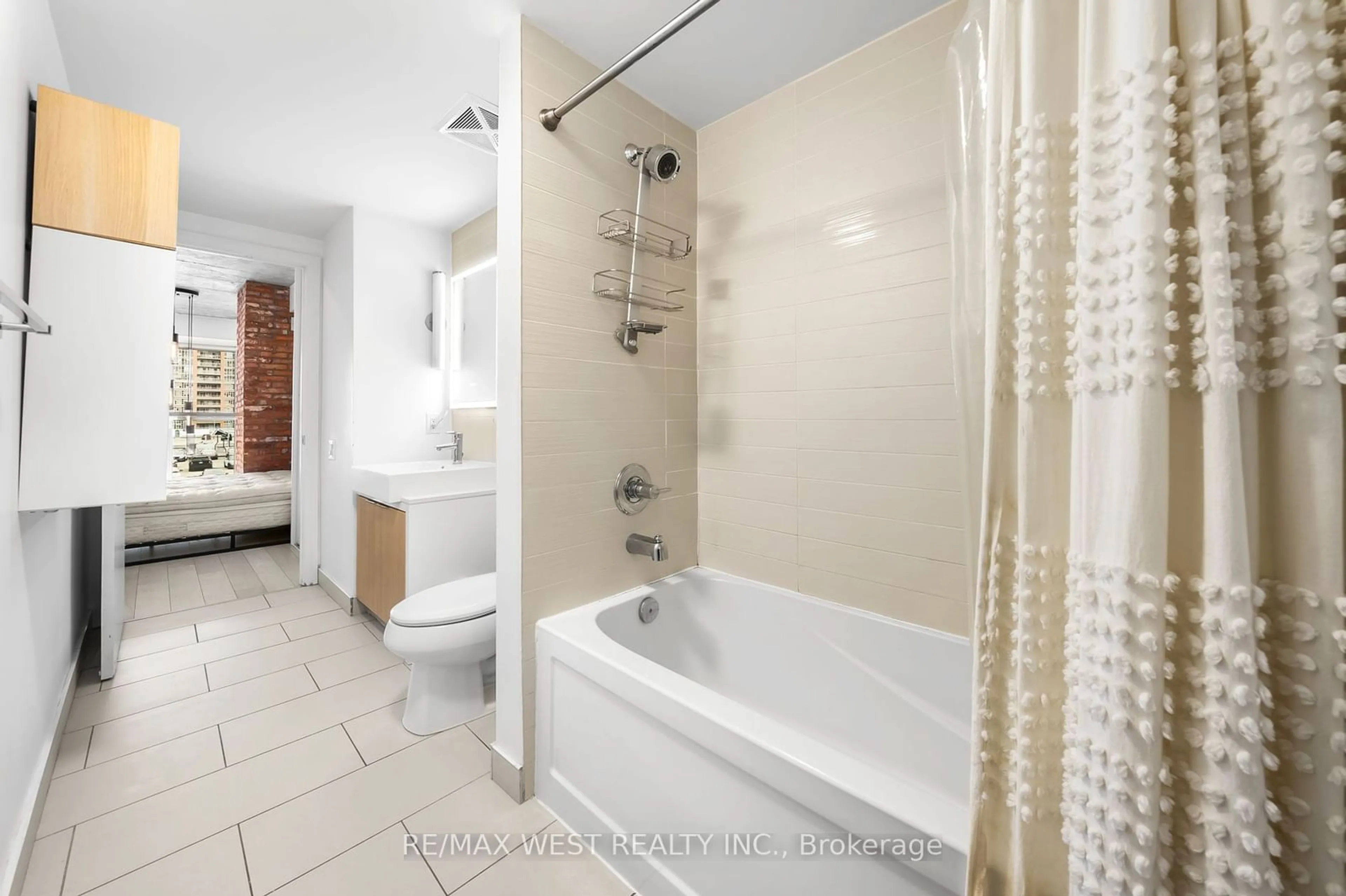 Bathroom, ceramic floors for 5 Hanna Ave #429, Toronto Ontario M6K 0B3