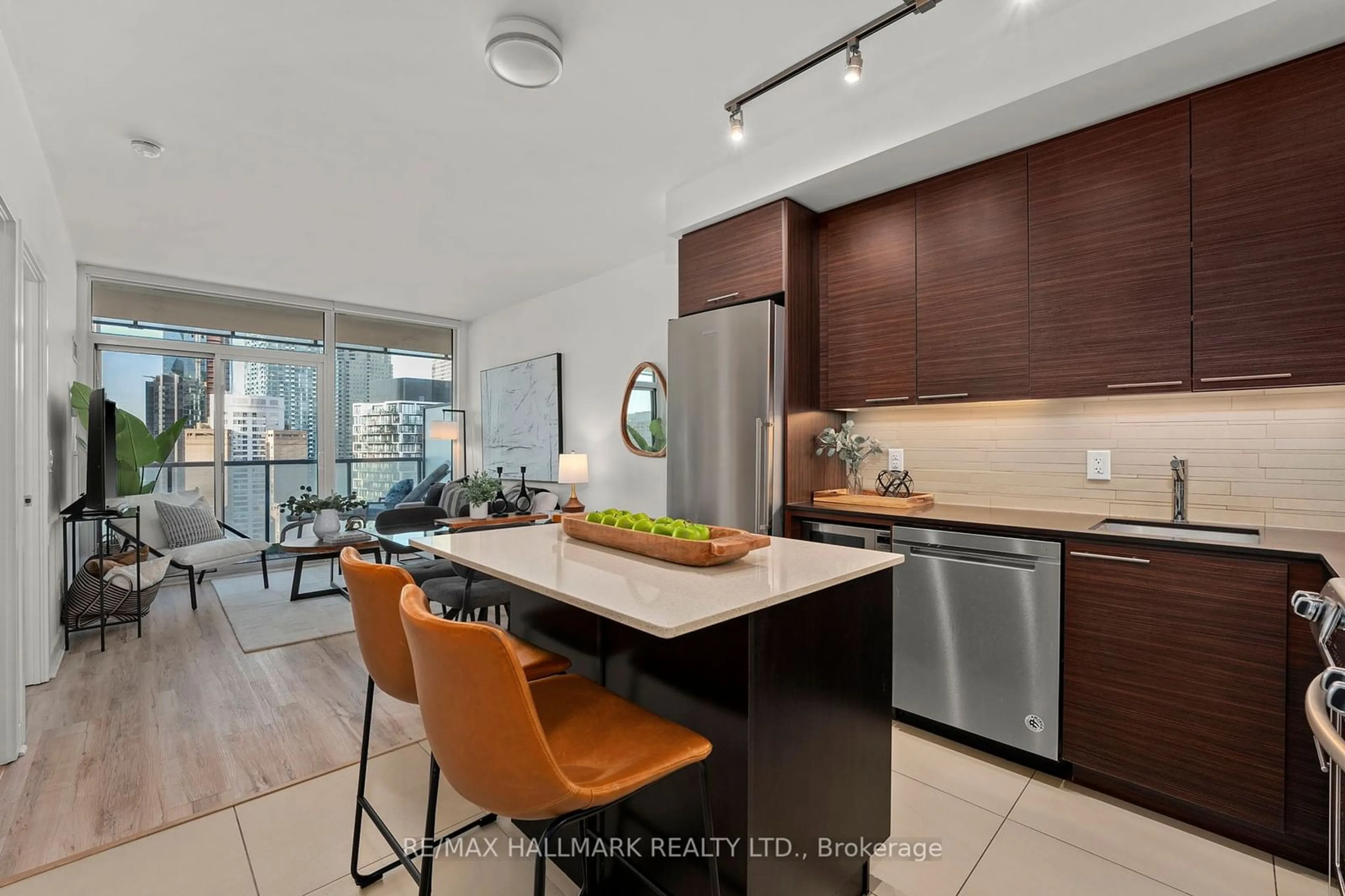 Open concept kitchen for 1 Market St #2512, Toronto Ontario M5E 0A2