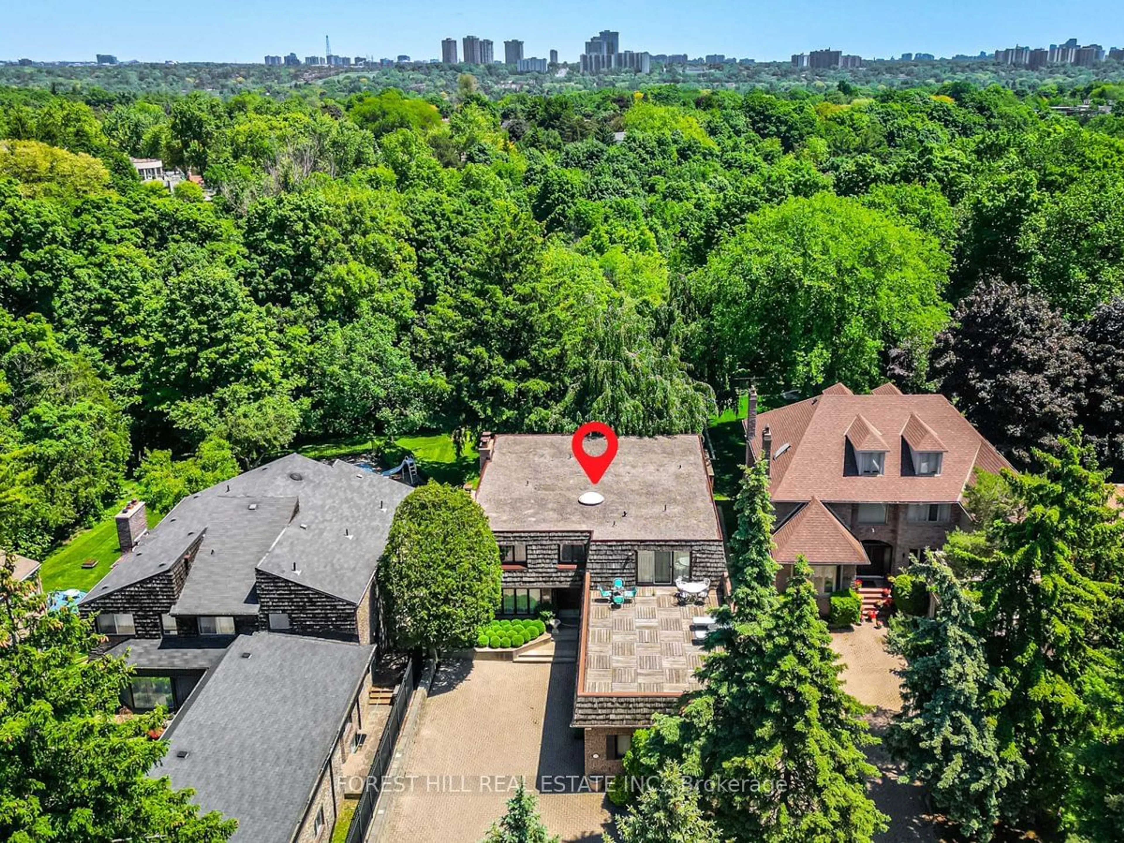 A pic from exterior of the house or condo, the street view for 255 Burbank Dr, Toronto Ontario M2K 2S4