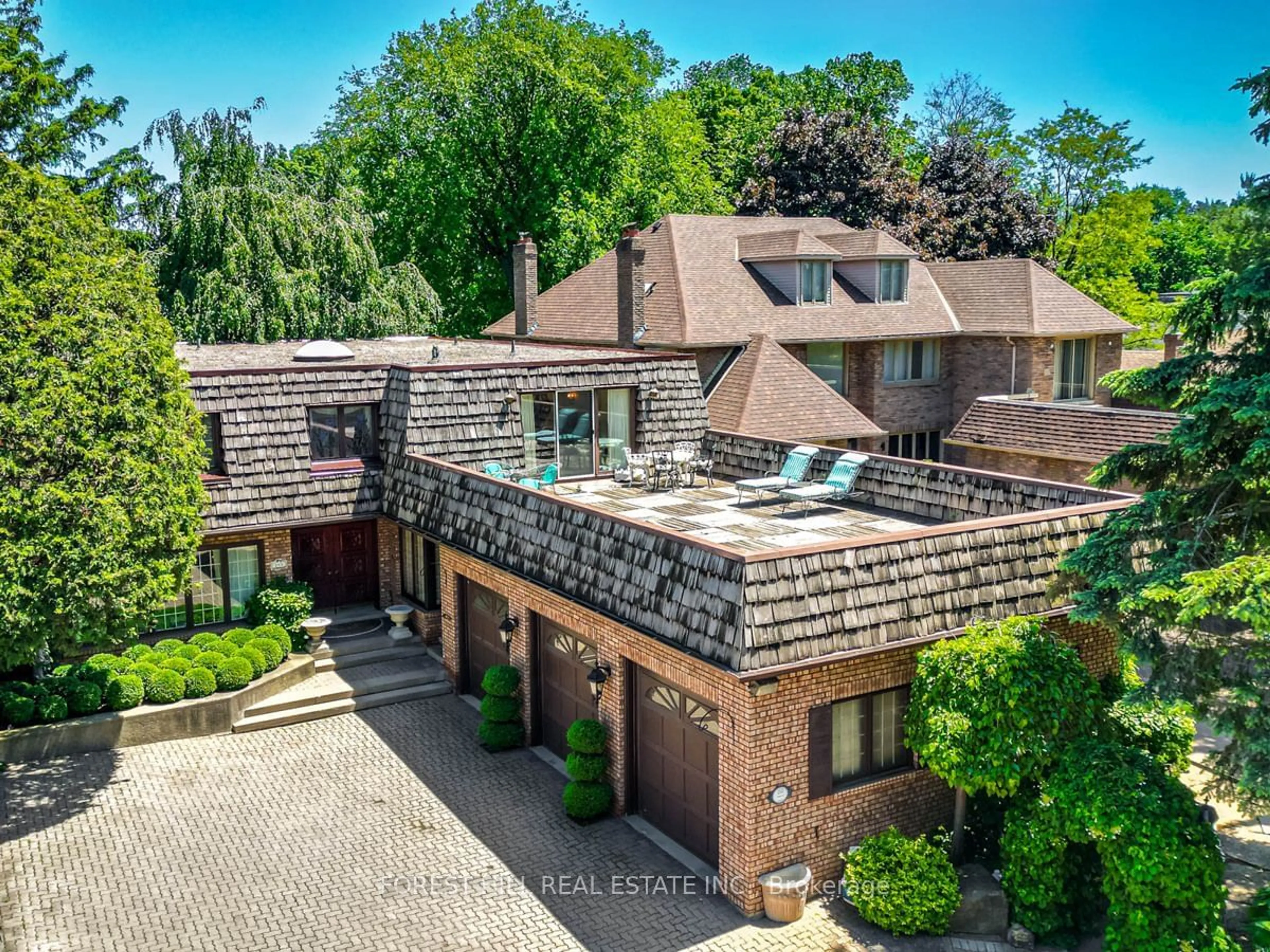 Home with brick exterior material for 255 Burbank Dr, Toronto Ontario M2K 2S4