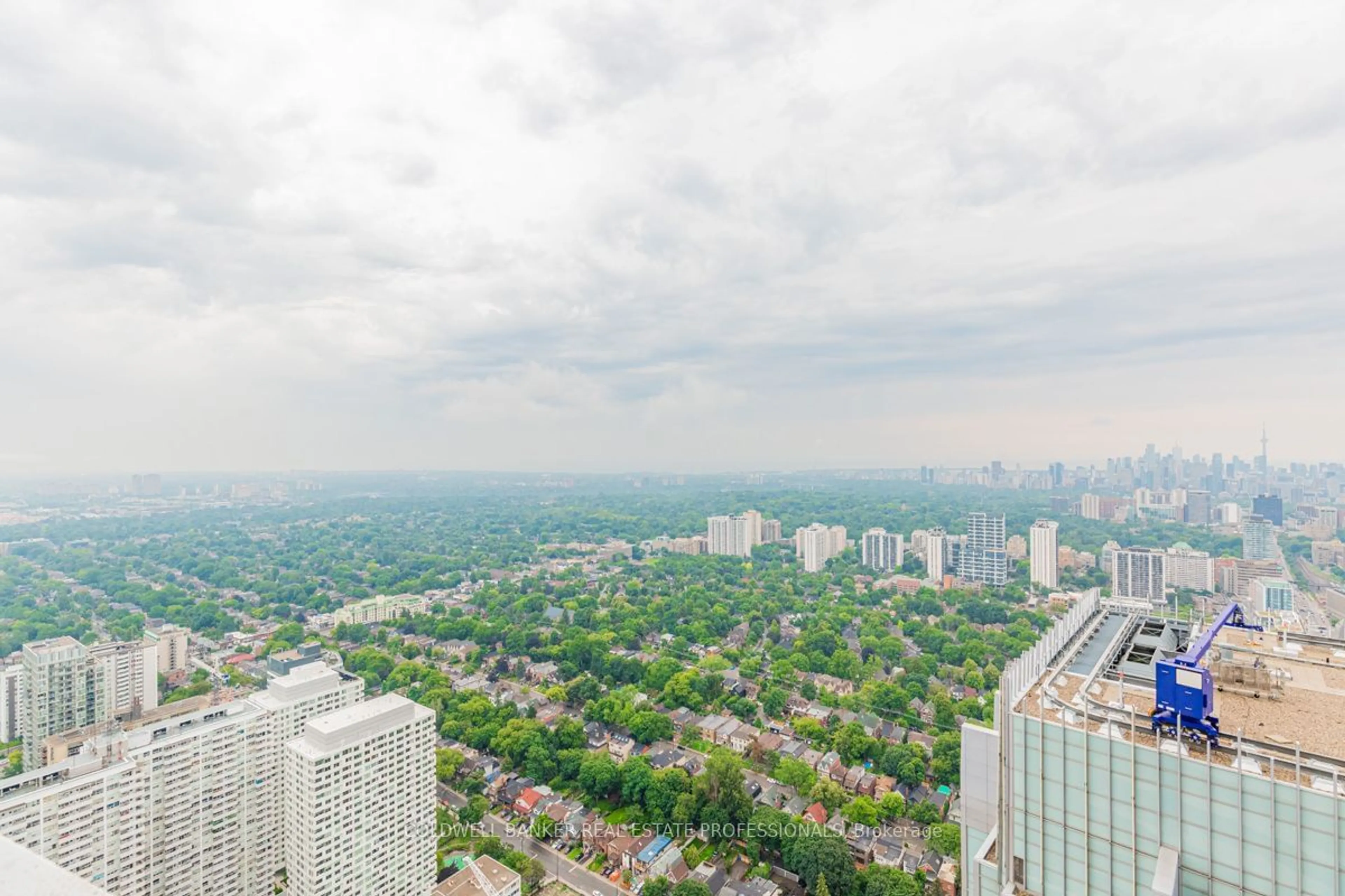 A pic from exterior of the house or condo, the view of city buildings for 2221 Yonge St #5304, Toronto Ontario M4S 2B4