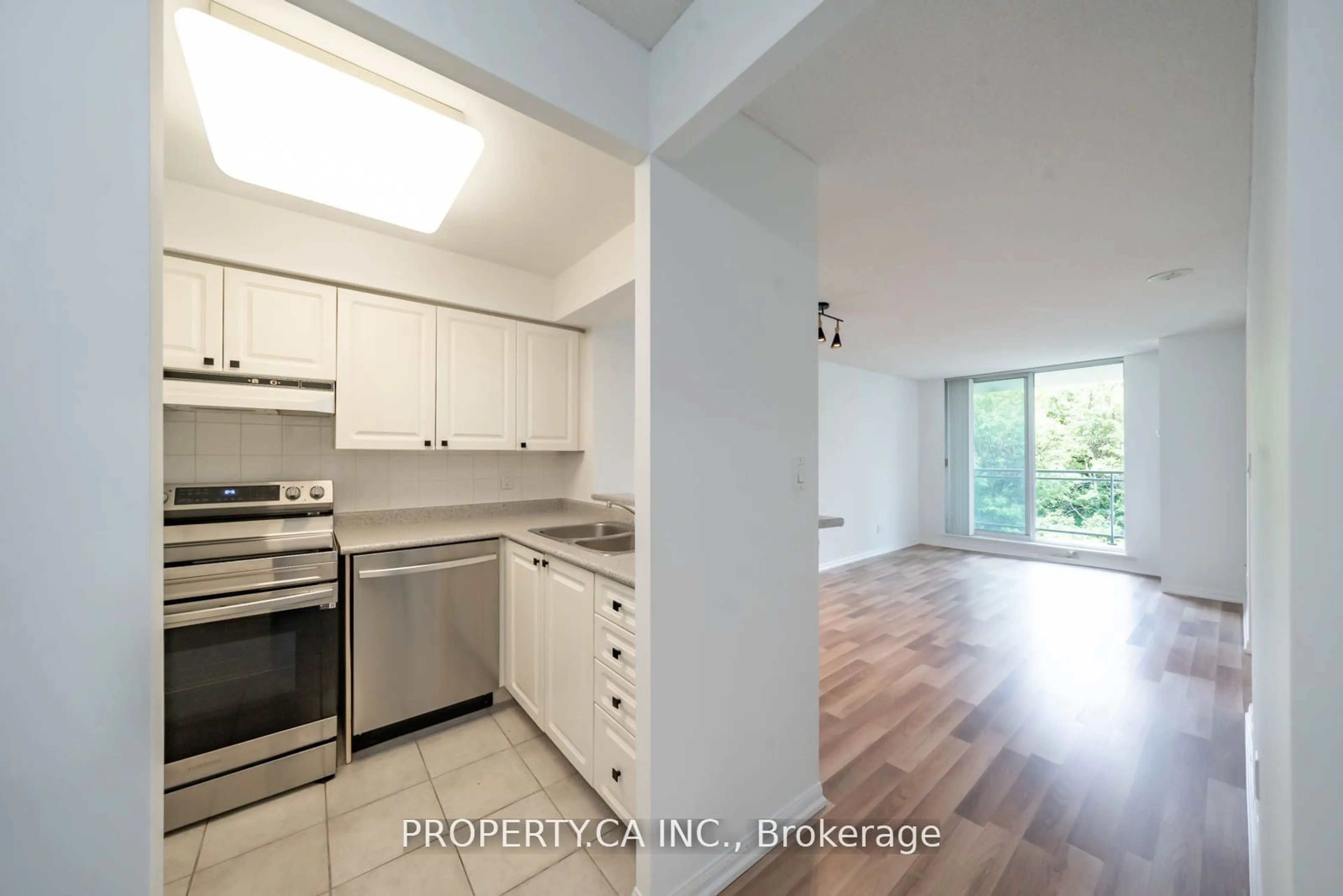 Standard kitchen, not visible floor for 398 Eglinton Ave #603, Toronto Ontario M4P 3H8