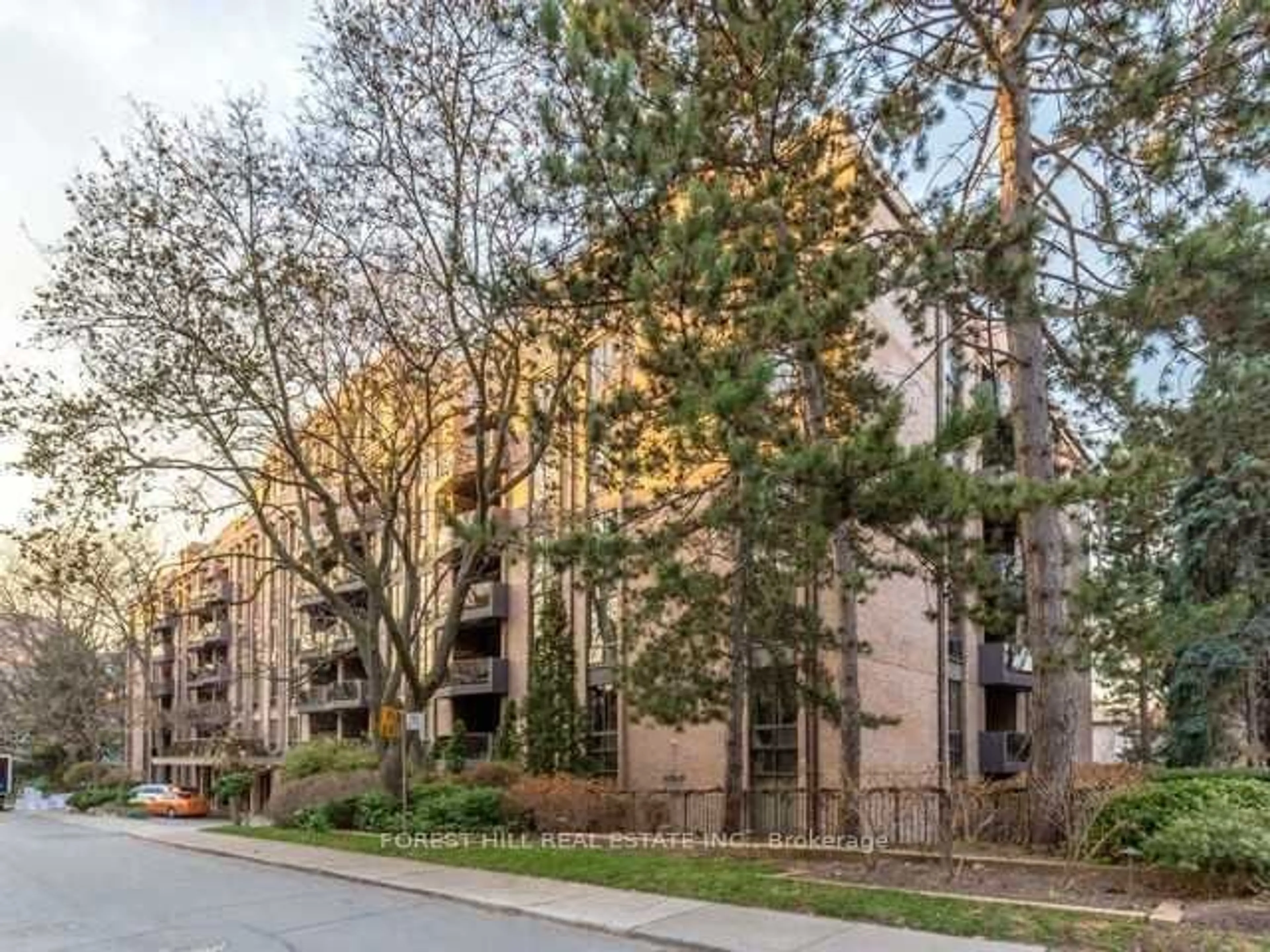 A pic from exterior of the house or condo, the street view for 350 Lonsdale Rd #502, Toronto Ontario M5P 1R6