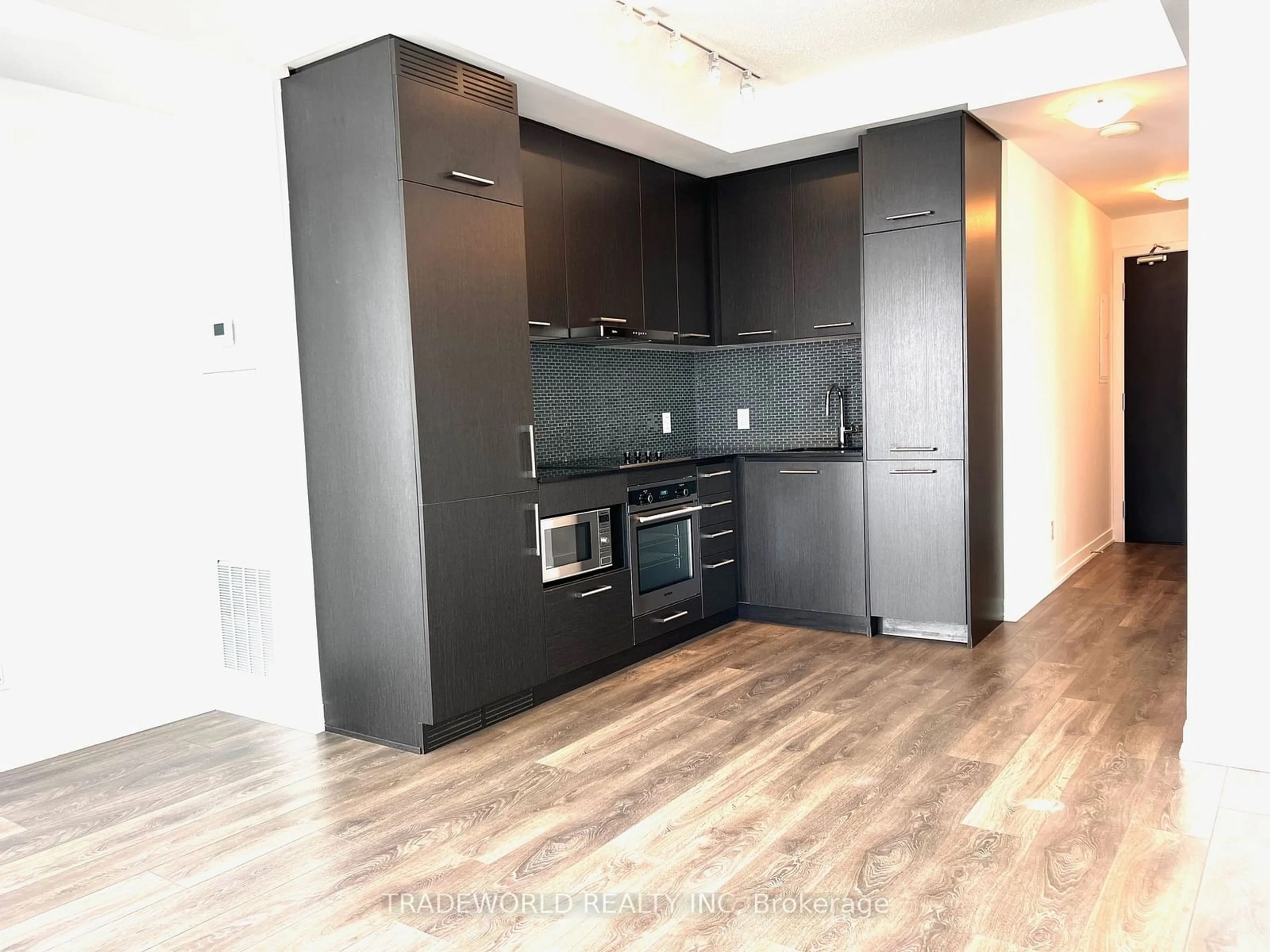 Standard kitchen, wood floors for 87 Peter St #2512, Toronto Ontario M5V 0P1