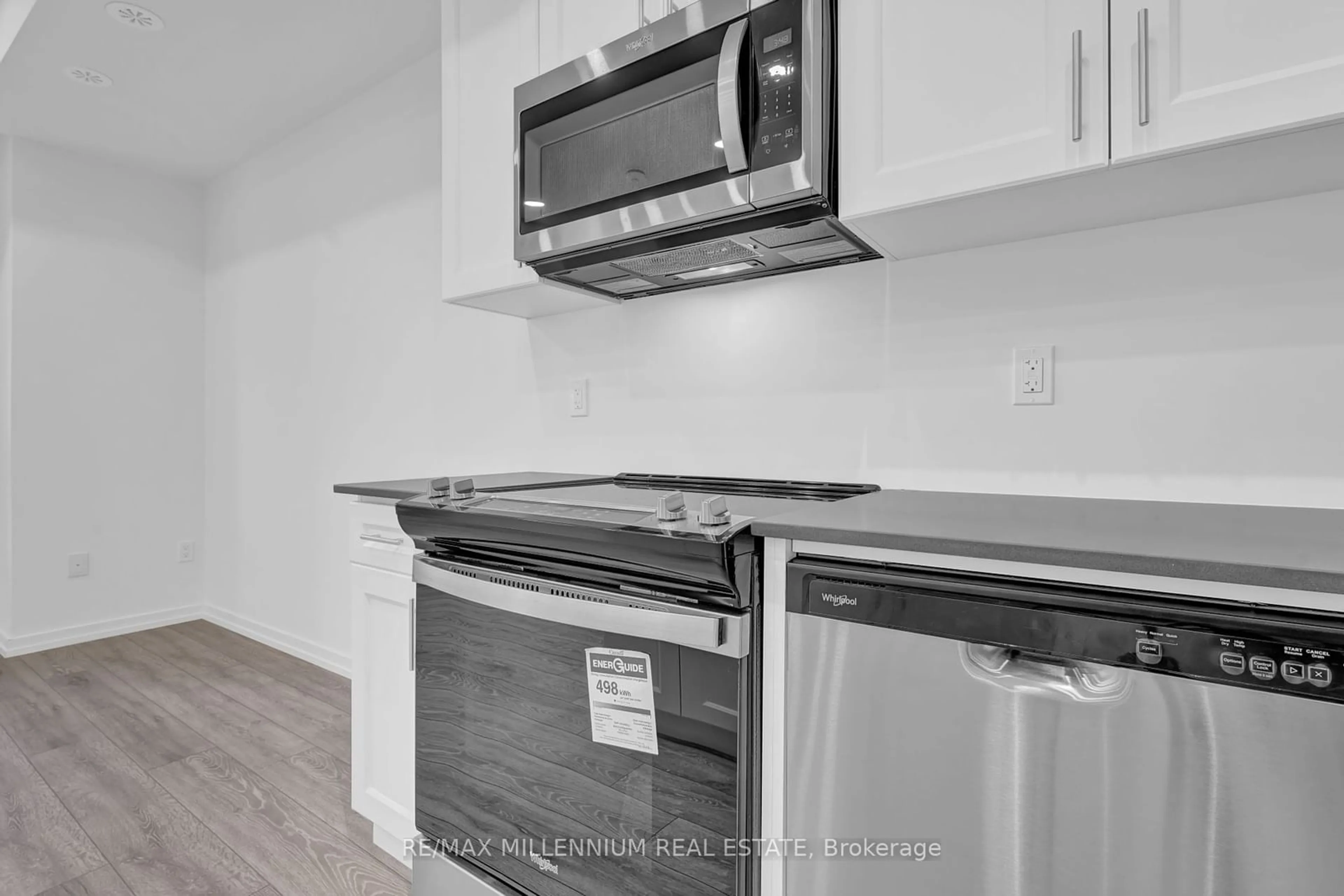 Standard kitchen, wood floors, mountain for 22-22 Lyntham Green Circ #239, Newmarket Ontario L3Y 0E1