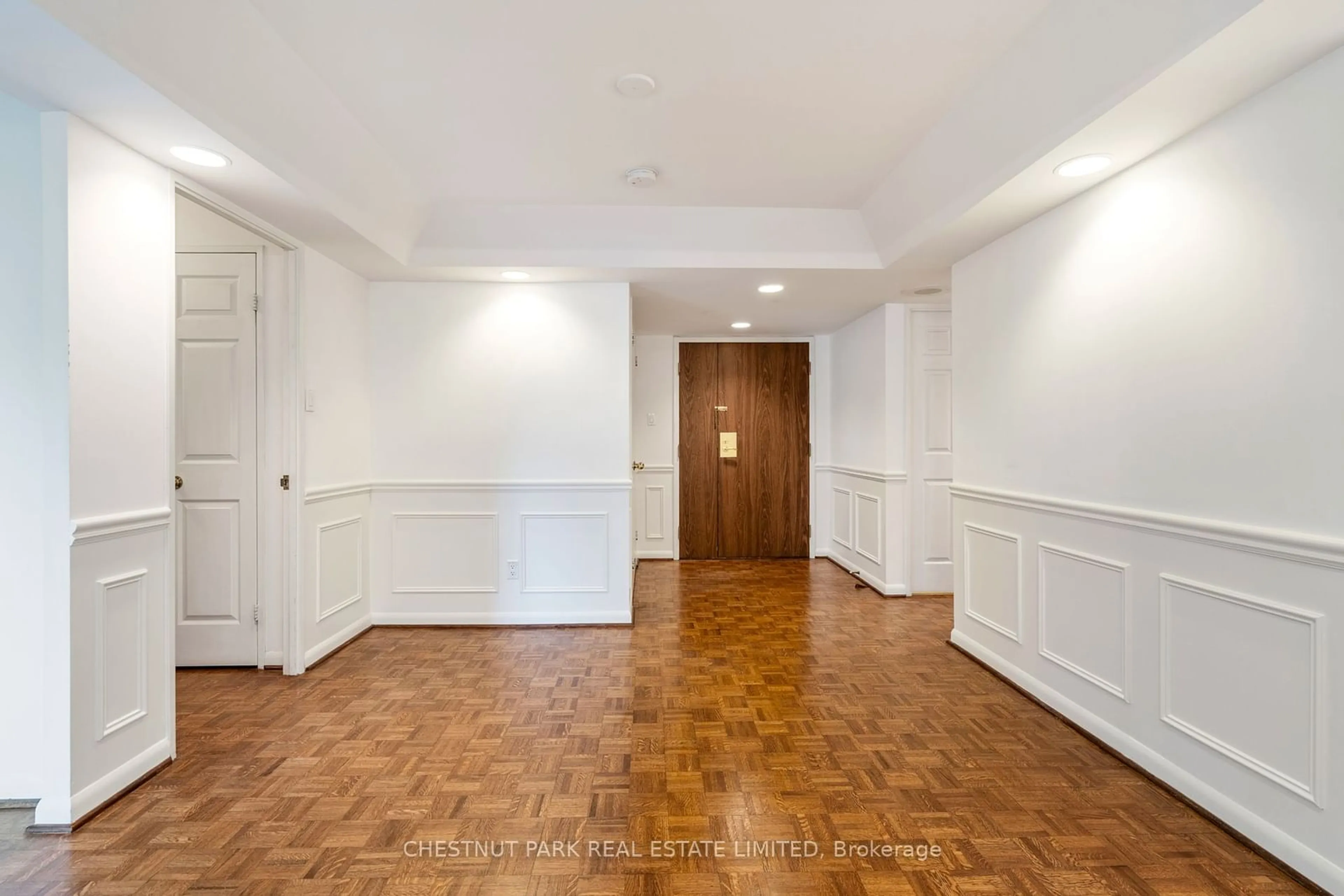 Indoor foyer, wood floors for 278 Bloor St #410, Toronto Ontario M4W 3M4