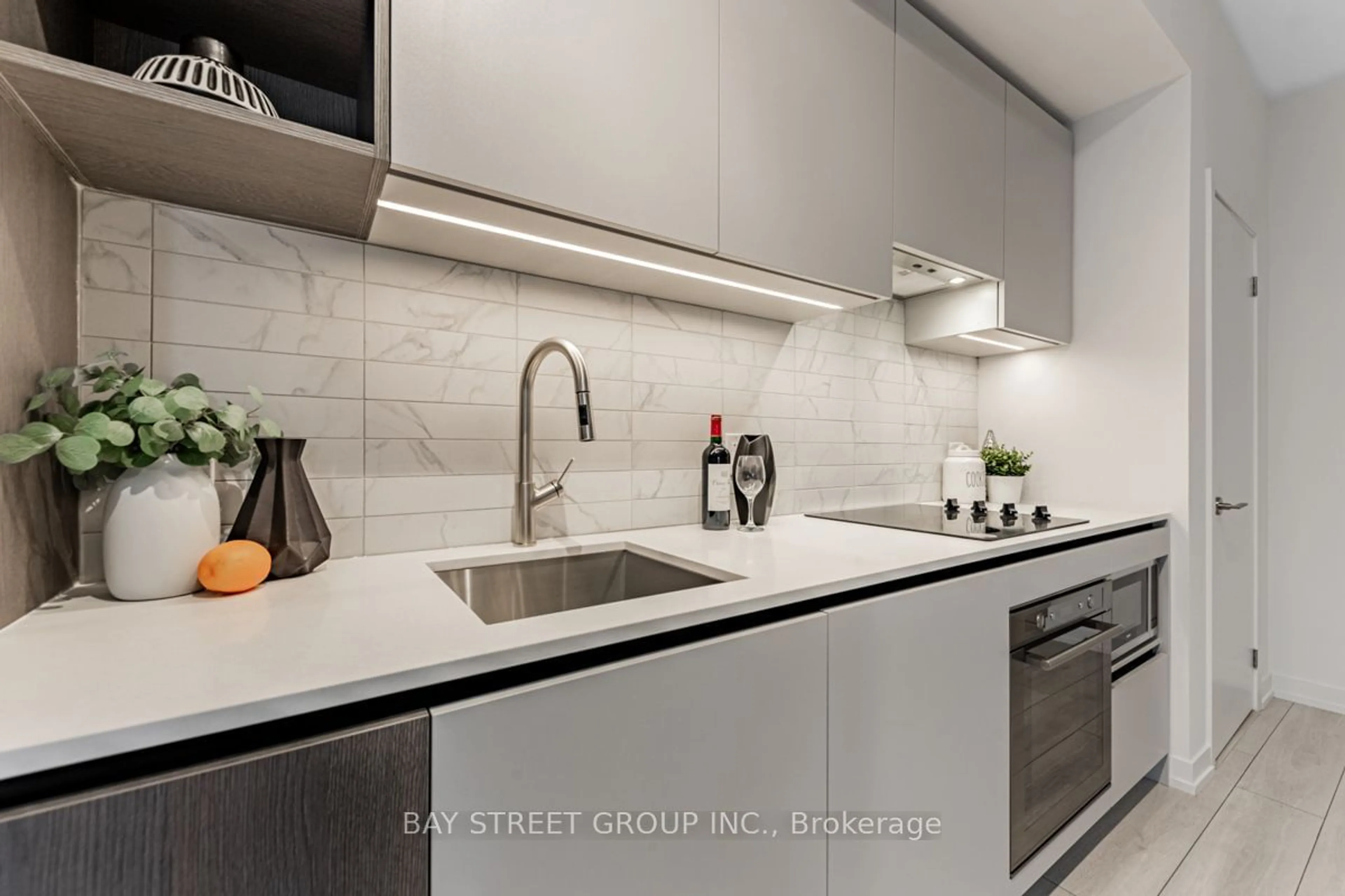 Standard kitchen, ceramic floors for 55 Mercer St #312, Toronto Ontario M5V 0W4