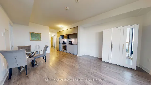 Additional property image - 585 Bloor St Unit 3418
