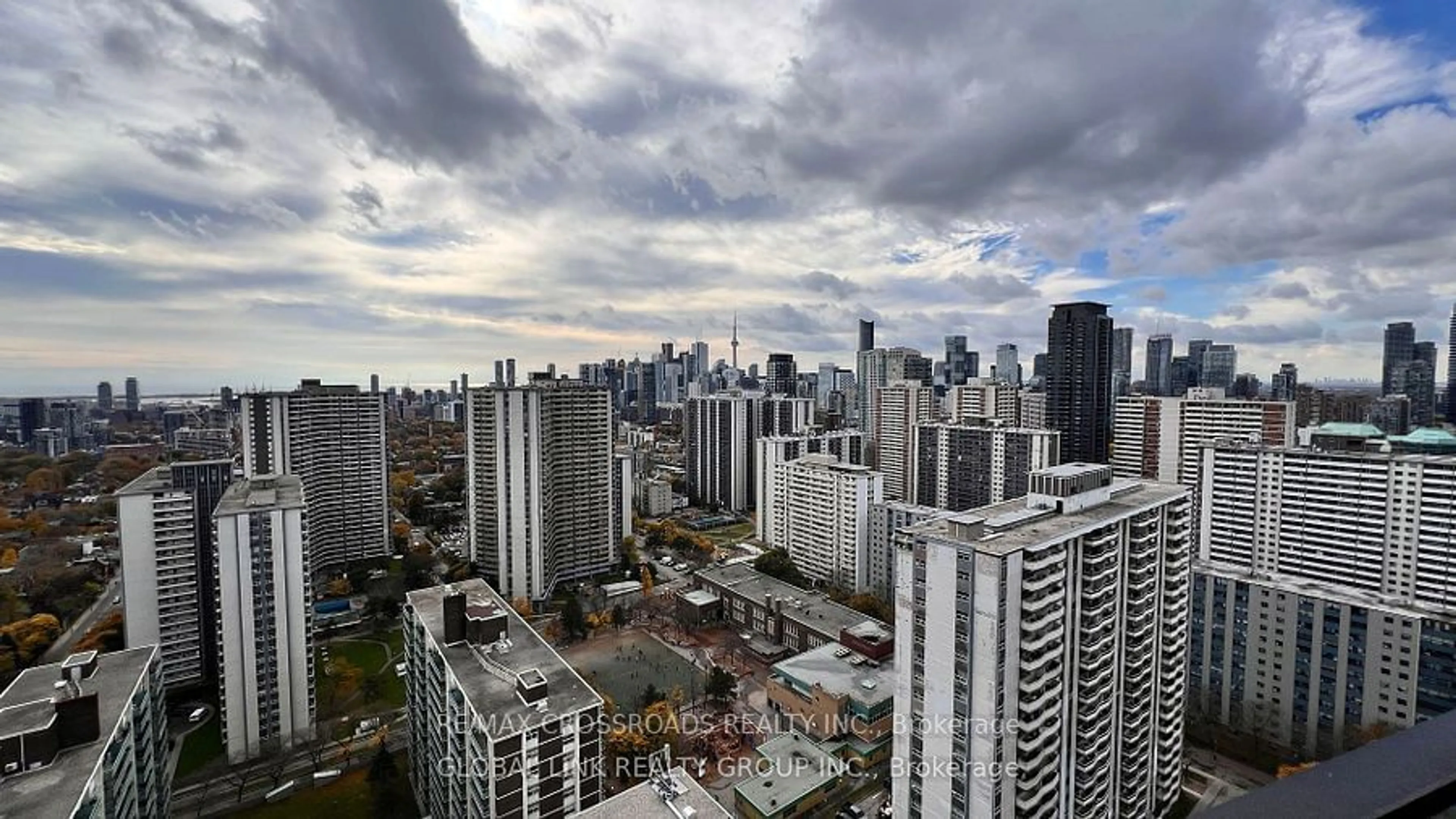 A pic from exterior of the house or condo, the view of city buildings for 585 Bloor St #3418, Toronto Ontario M4W 0B3