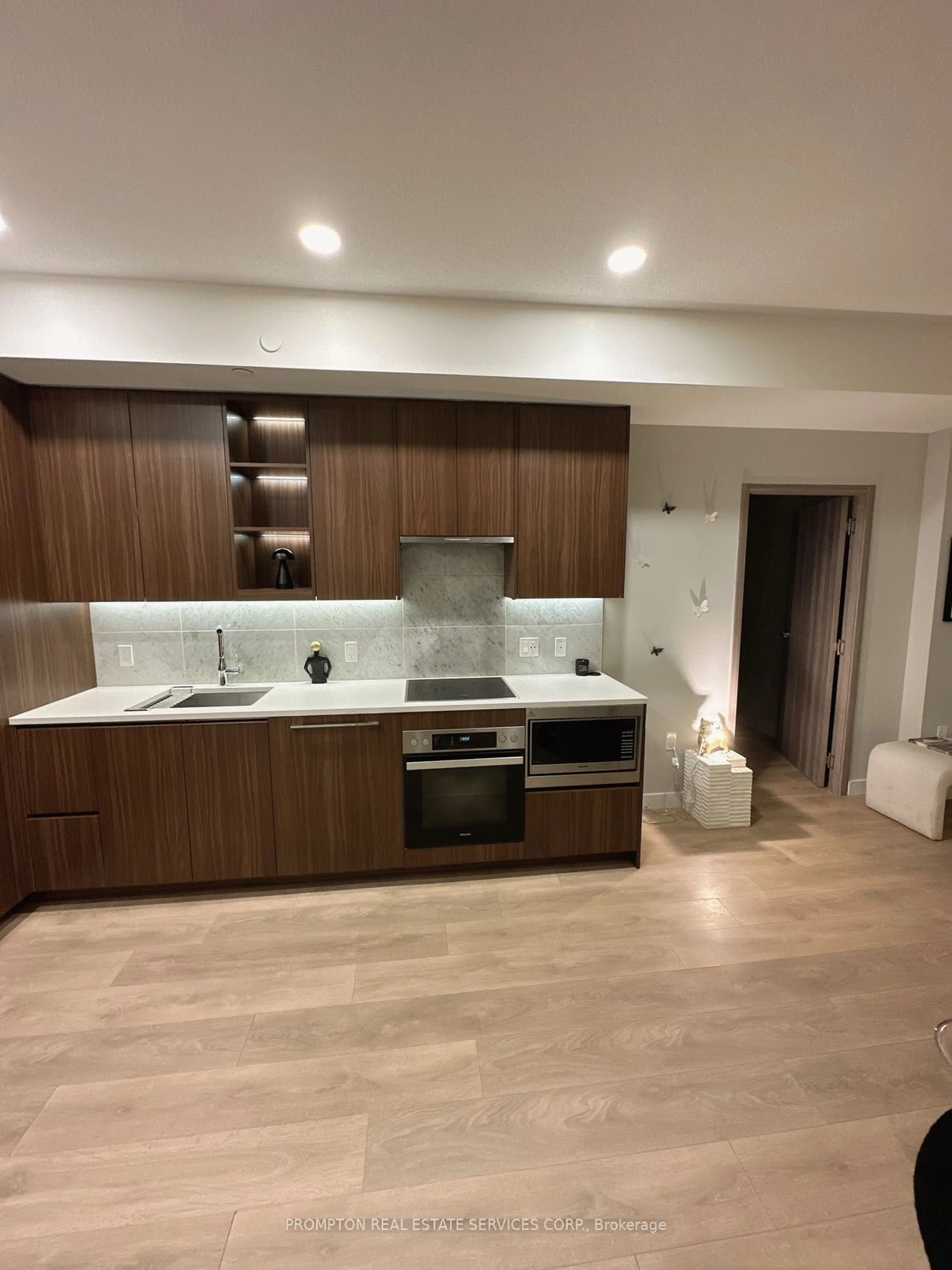 Open concept kitchen for 85 McMahon Dr #1512, Toronto Ontario M2K 0H1