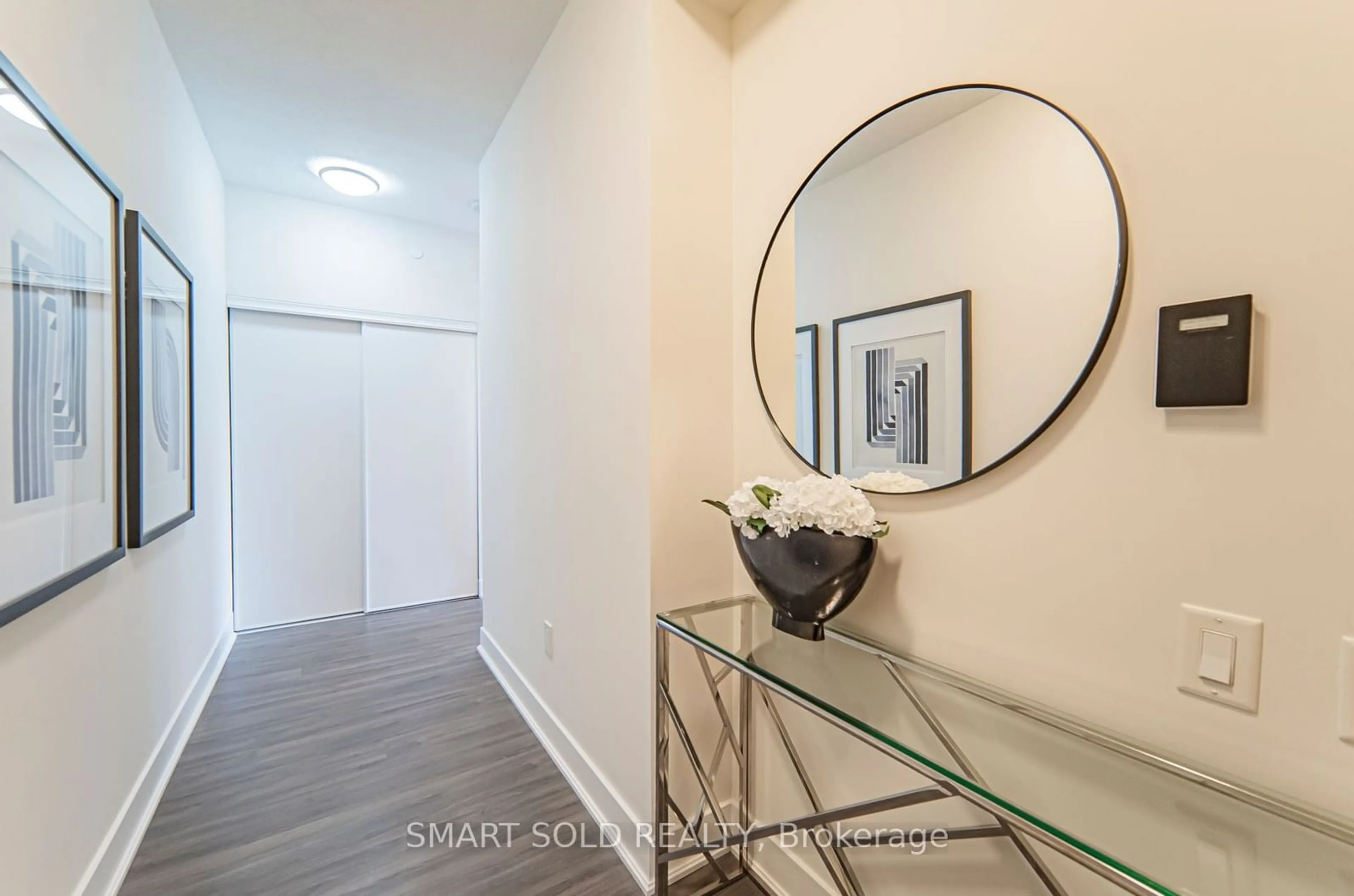 Indoor entryway, wood floors for 30 Roehampton Ave #1210, Toronto Ontario M4P 0B9